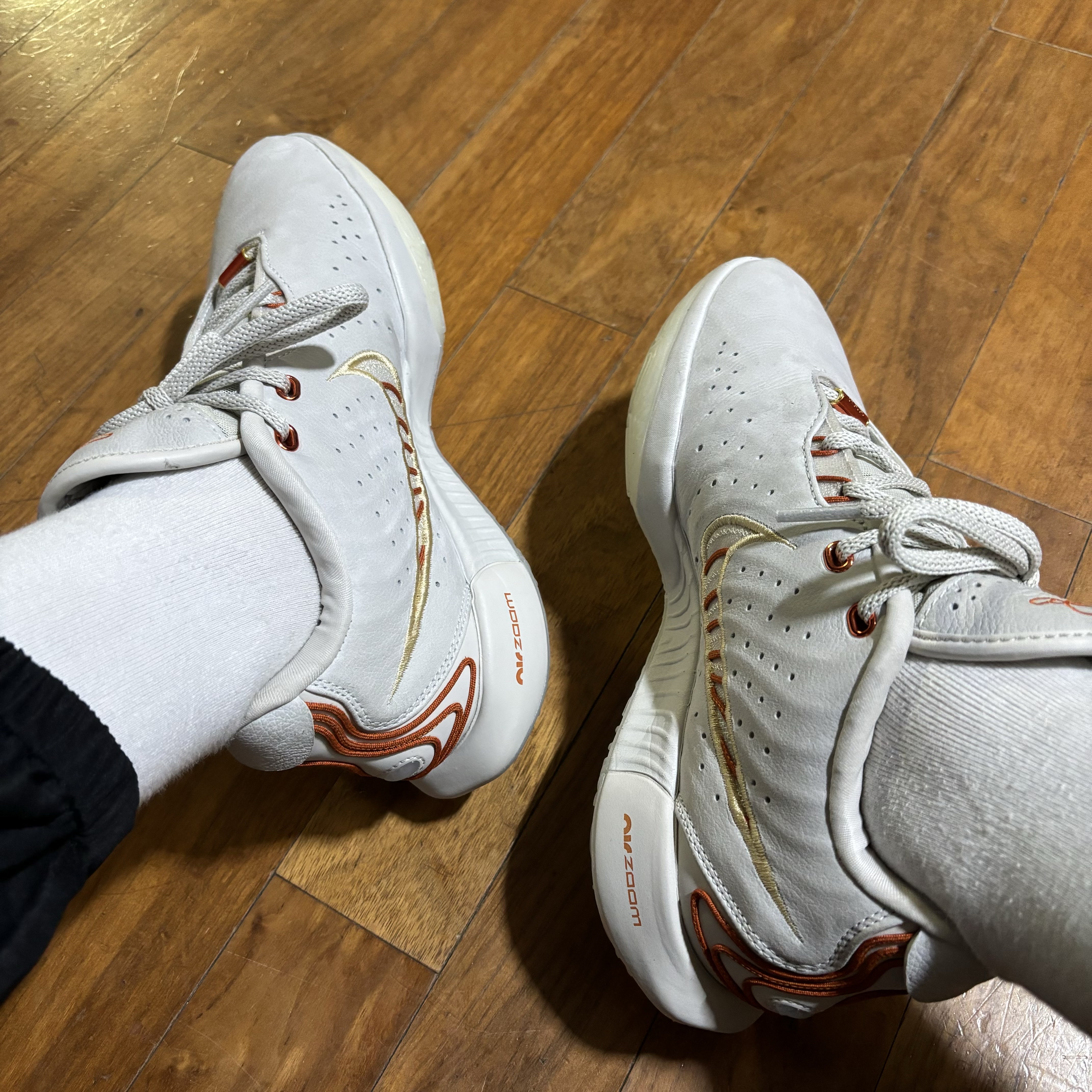 Nike Lebron 21 EP Akoya Light Bone 착용 스타일