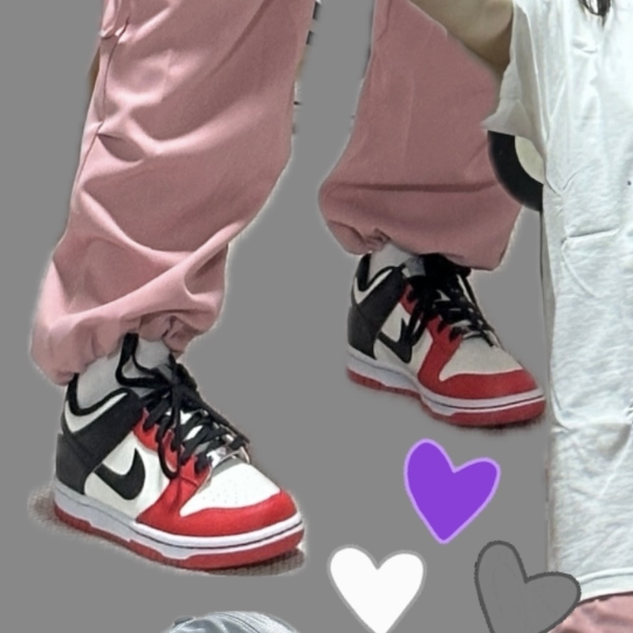 Nike x NBA Dunk Low Retro EMB Black and Chile Red 착용 스타일