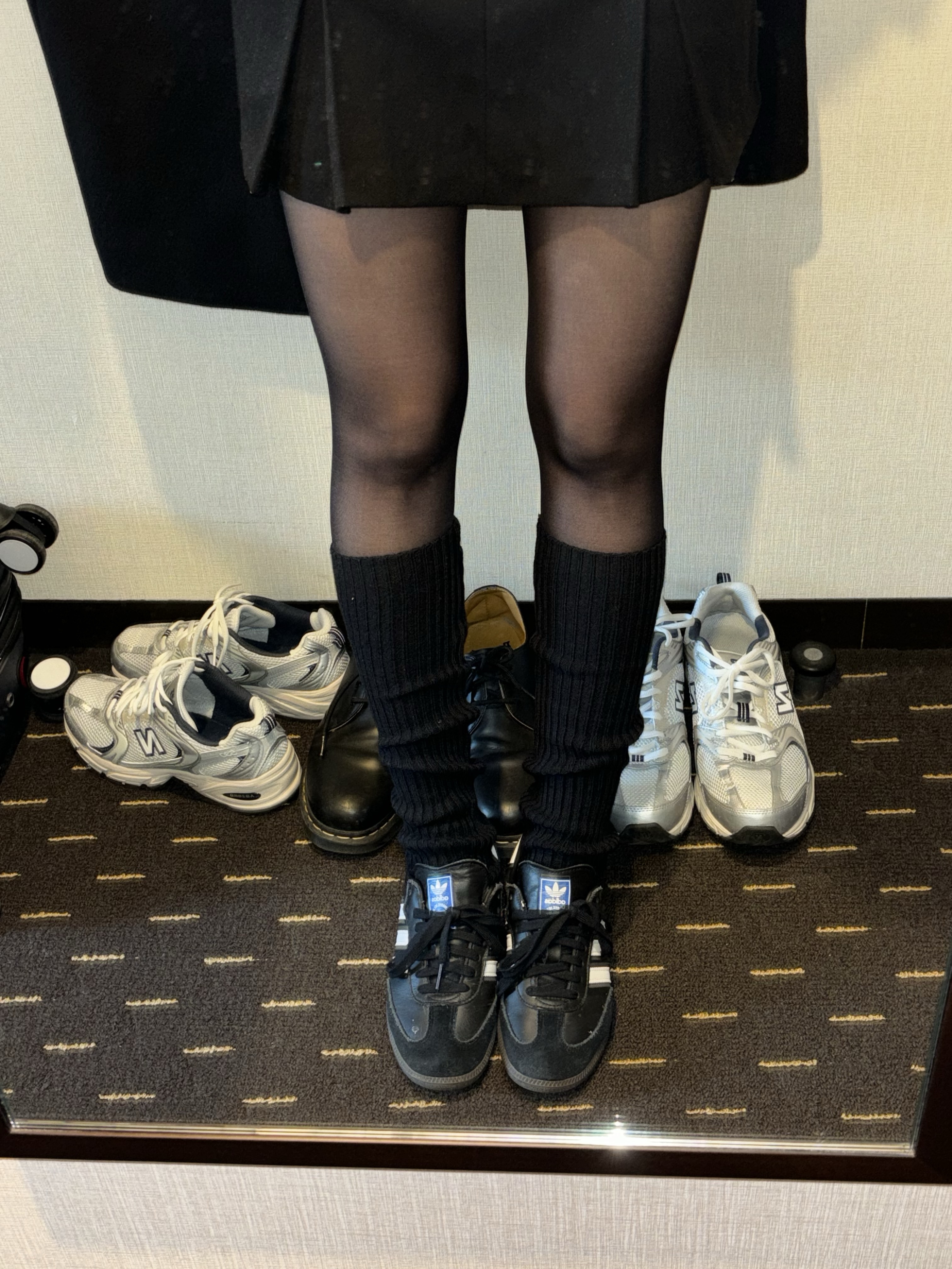 Adidas Samba OG Black White Gum 착용 스타일