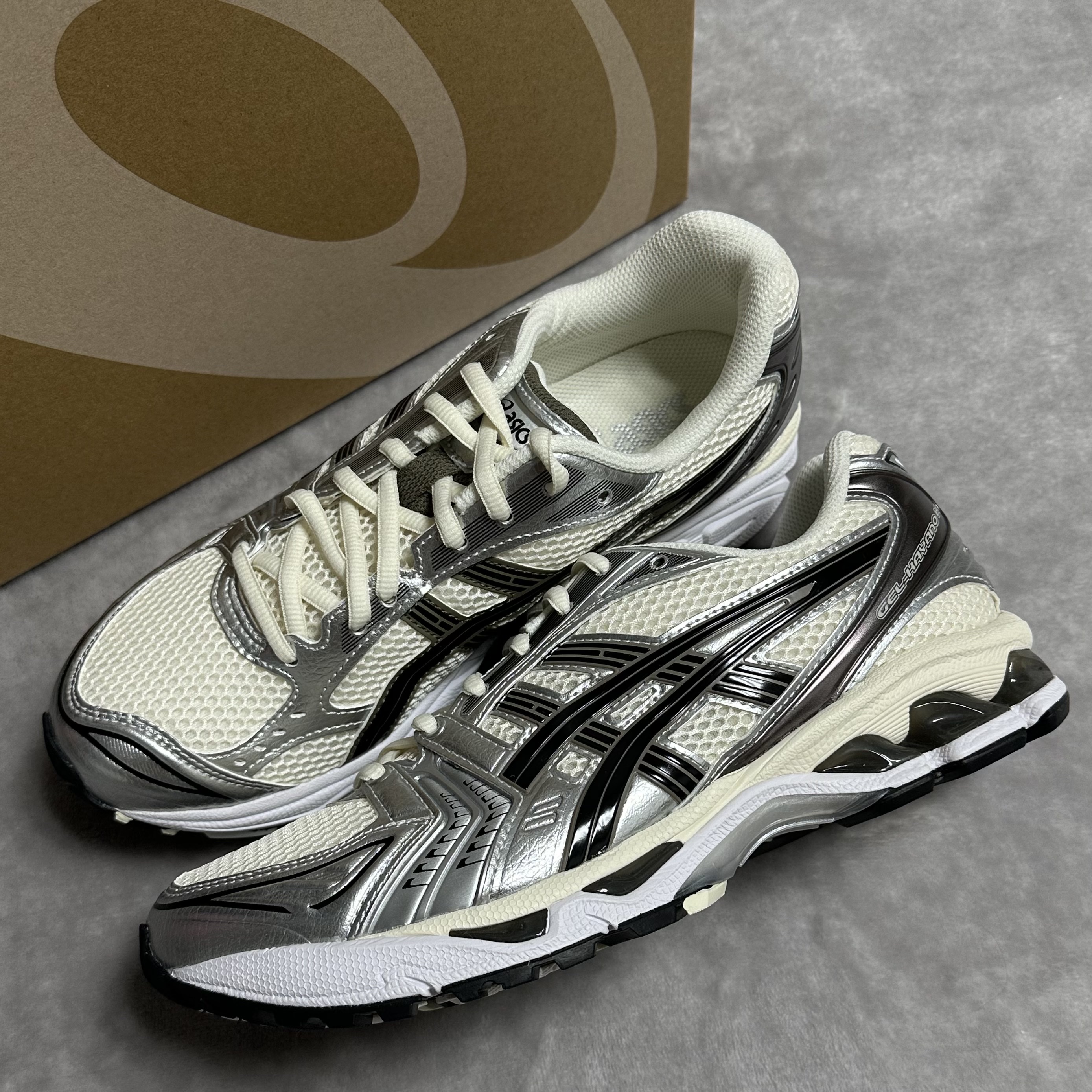 Asics Gel-Kayano 14 Cream Black 착용 스타일