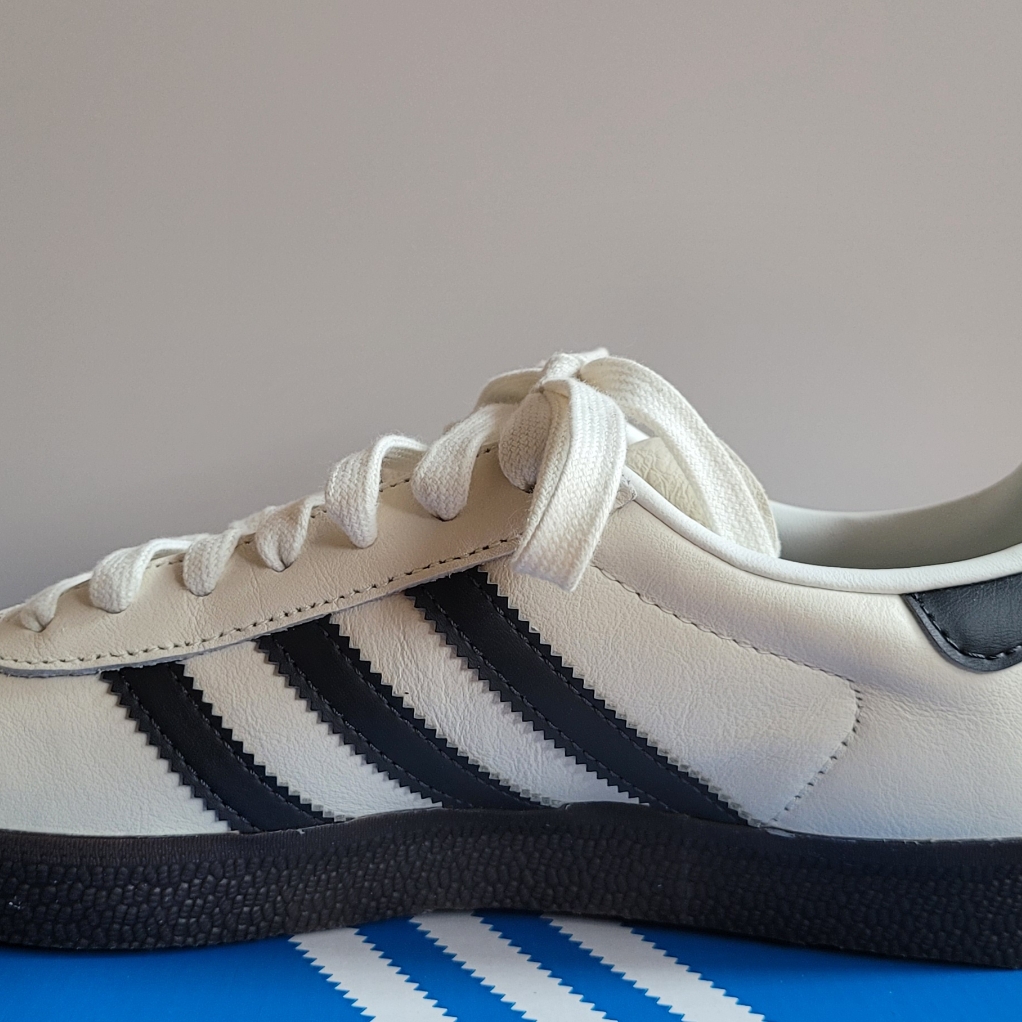 Adidas Gazelle Germany Off White Utility Black 착용 스타일 - 4