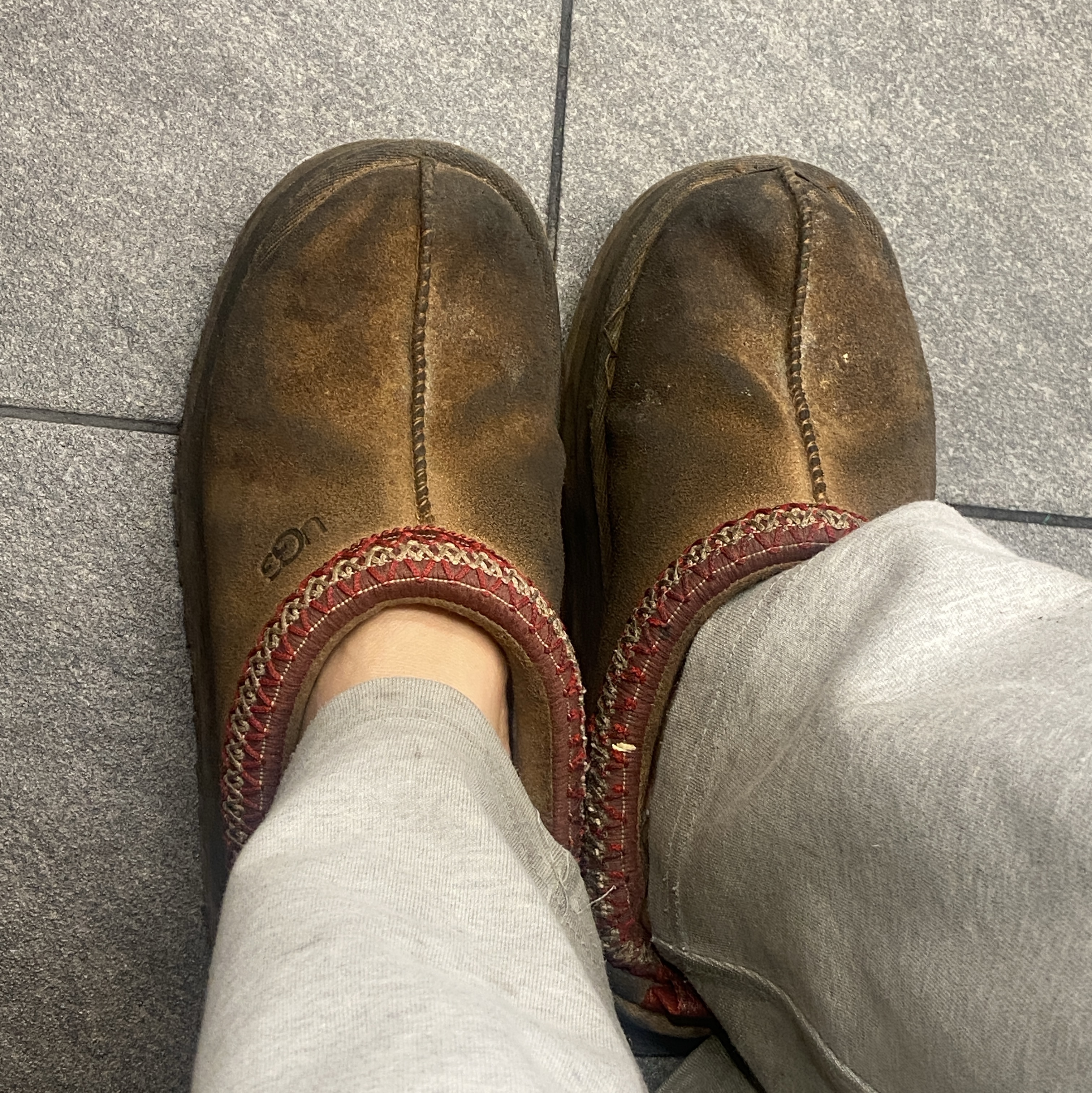 (W) UGG Tazz Slipper Chestnut 착용 스타일