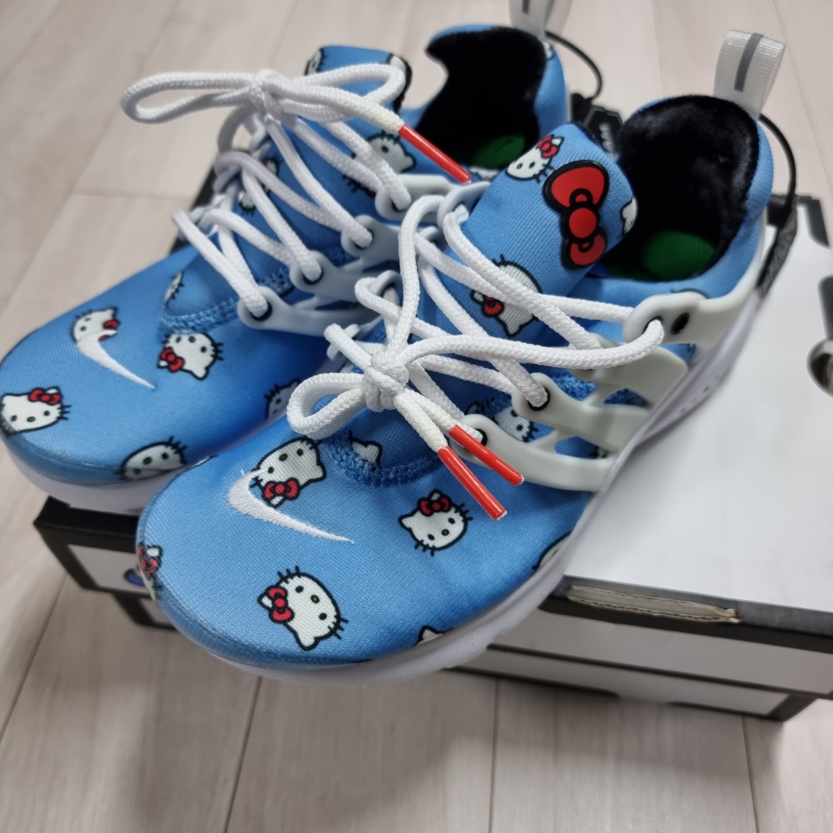 NWT Nike X Hello sale Kitty Presto 12c