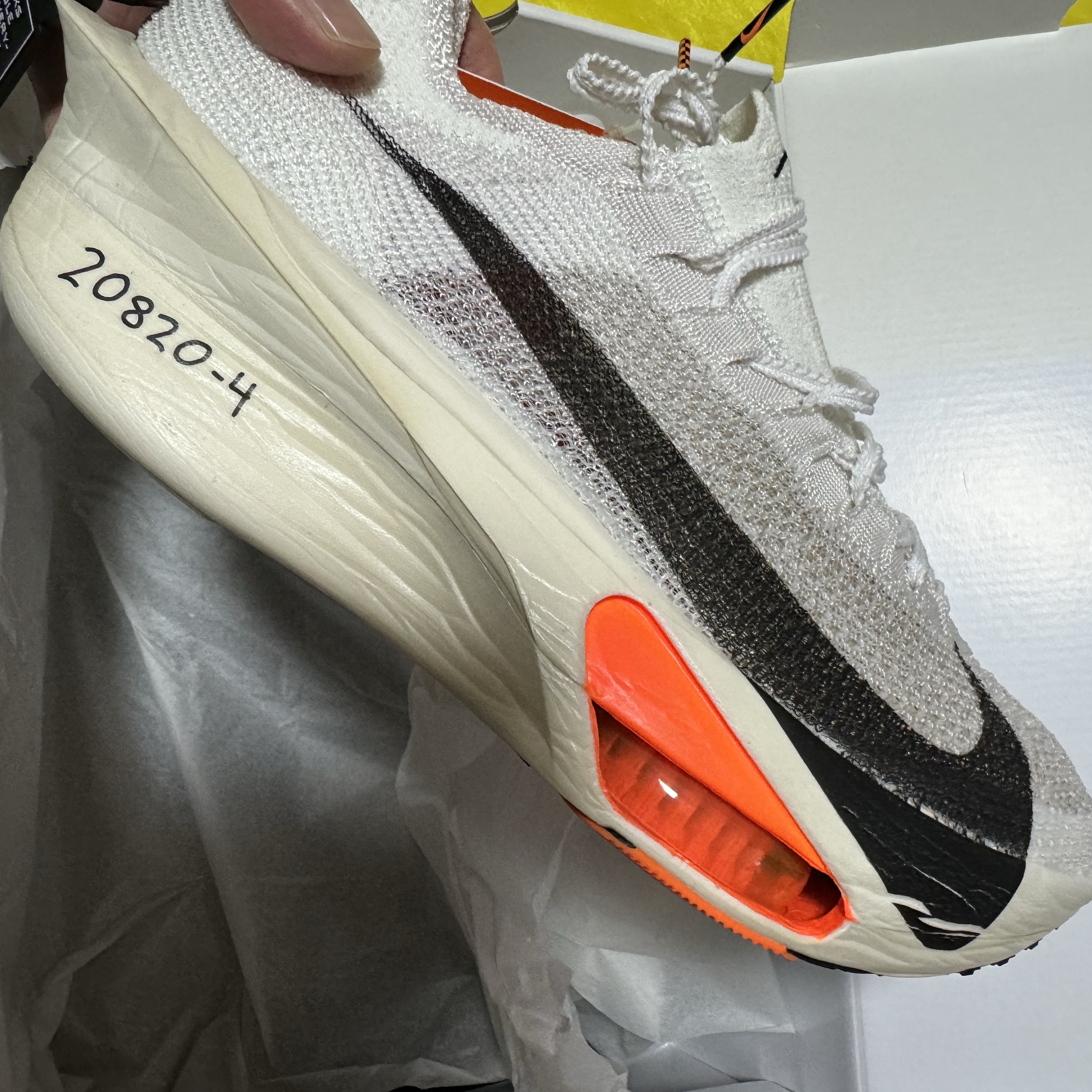 Nike Air Zoom Alphafly Next% 3 Proto White Total Orange 착용 스타일 - 2