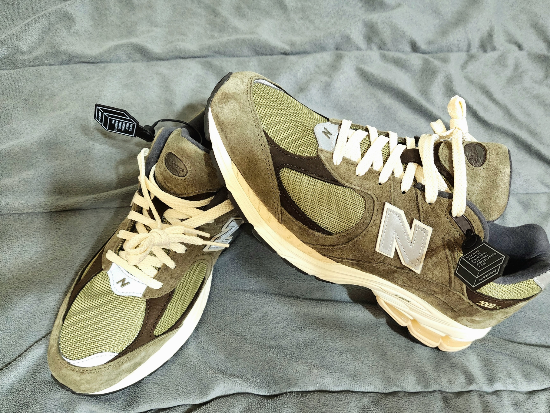 New Balance 990v2 Made in USA Navy Sea Salt, Asics x Ronnie Fieg EX89 White Sweet Corn 착용 스타일 - 5