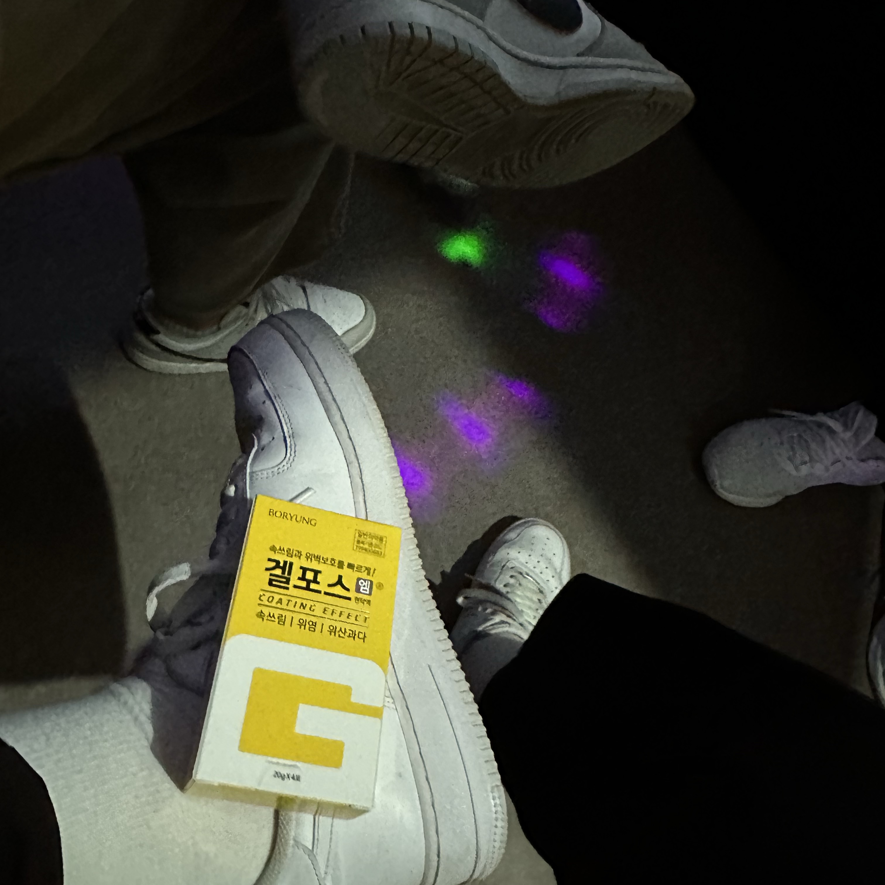 Nike Air Force 1 '07 Low White, Nike Dunk Low Retro SE Jackpot Grey Fog 착용 스타일