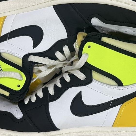 Jordan 1 Retro High OG Volt Gold 착용 스타일