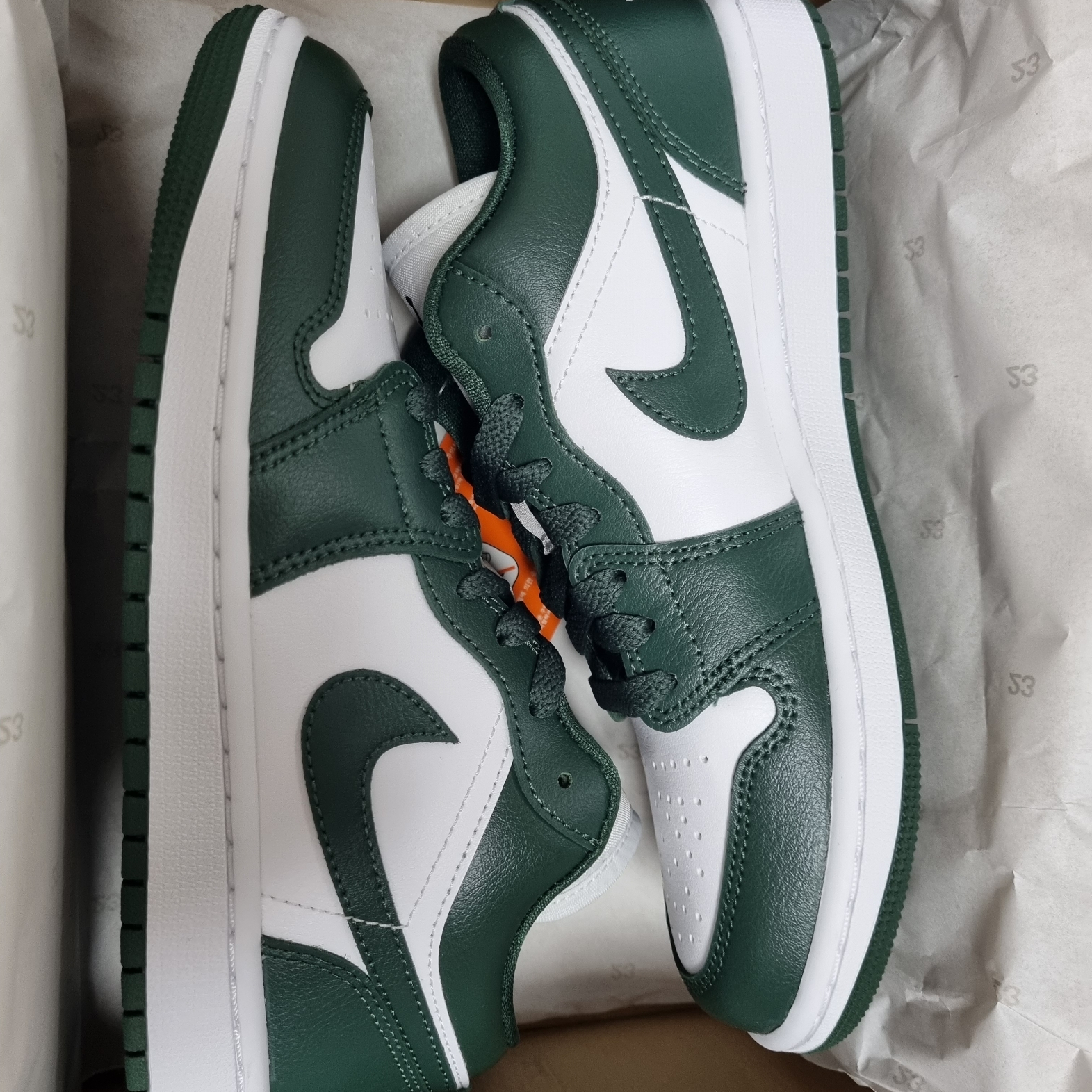 (W) Jordan 1 Low White Galactic Jade 착용 스타일
