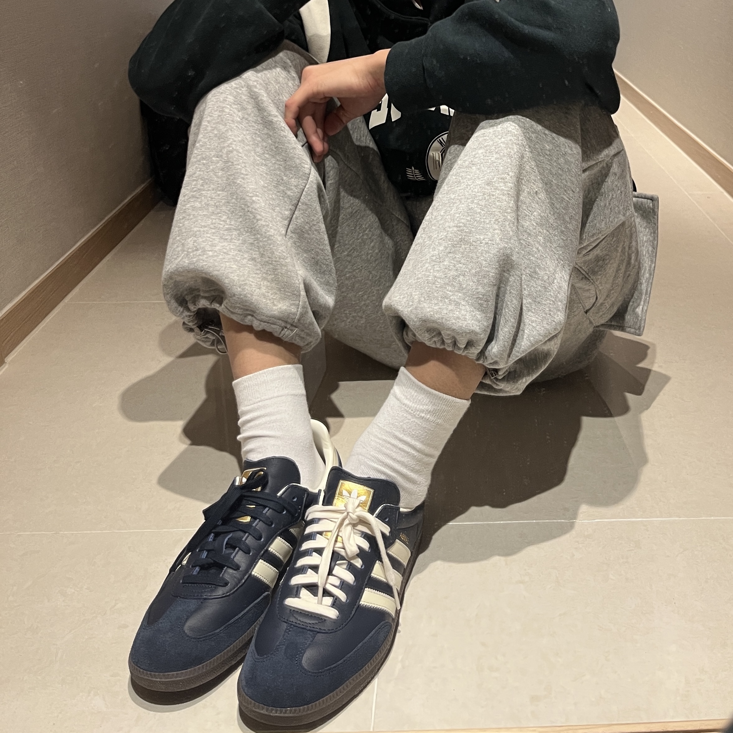 Adidas Samba OG Night Navy Cream White 착용 스타일 - 1