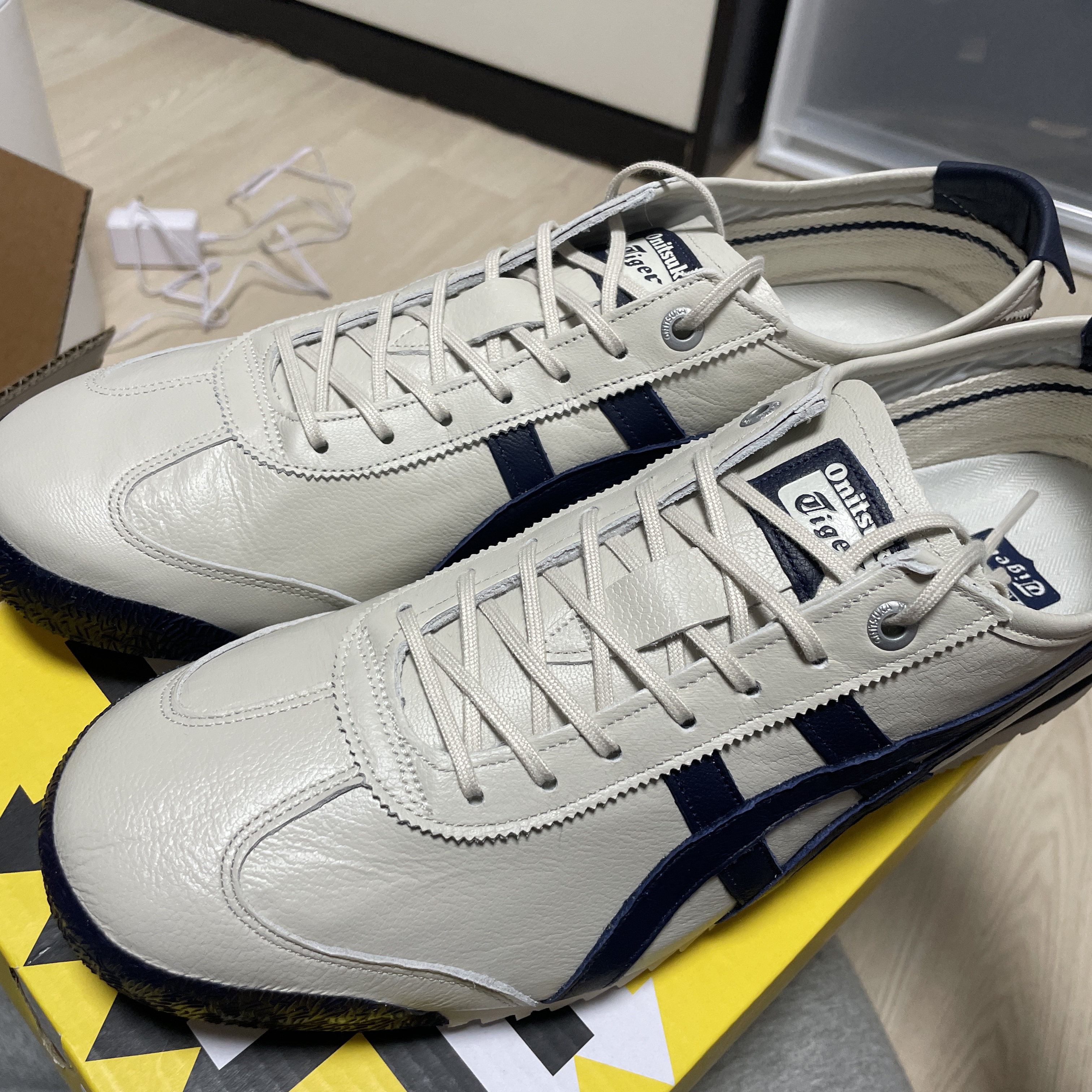 Onitsuka Tiger Mexico 66 SD Birch Peacoat 착용 스타일