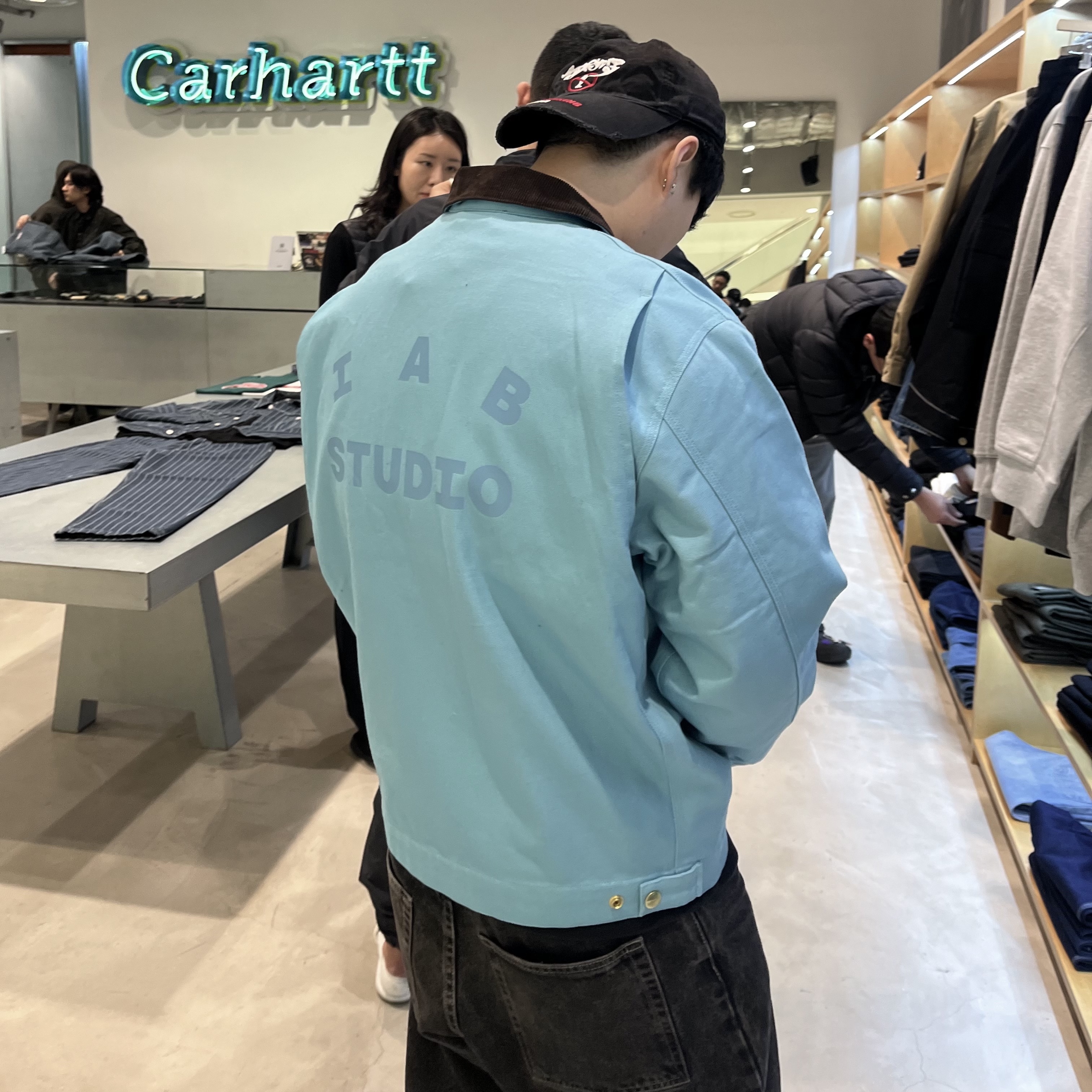 Carhartt WIP x IAB Studio OG Detroit Jacket Milky Blue 착용 스타일