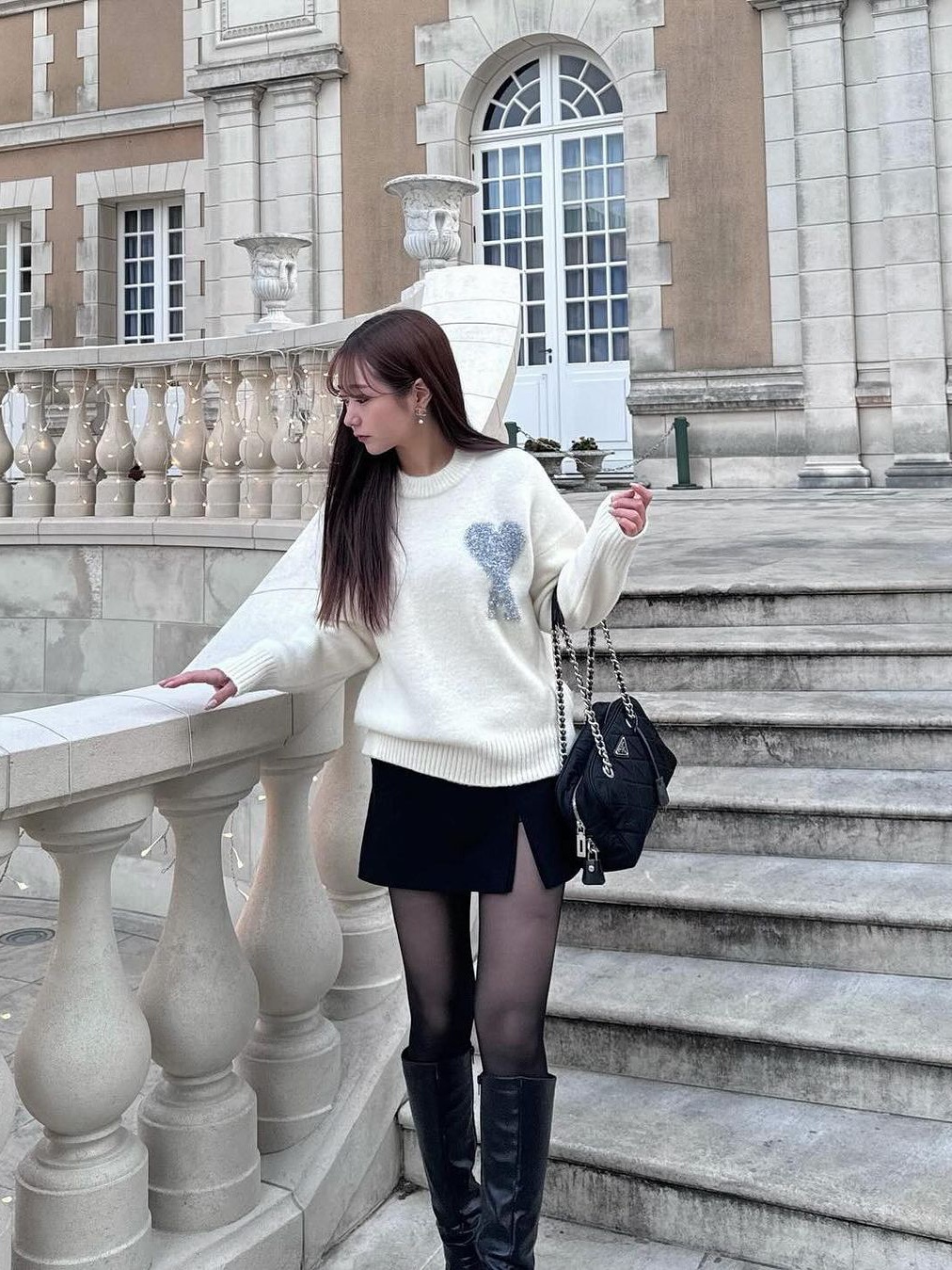 AMI de Coeur Oversize Intarsia Sweater Off White Red, AMI de Coeur Oversize Intarsia Cardigan Red Black 착용 스타일 - 6