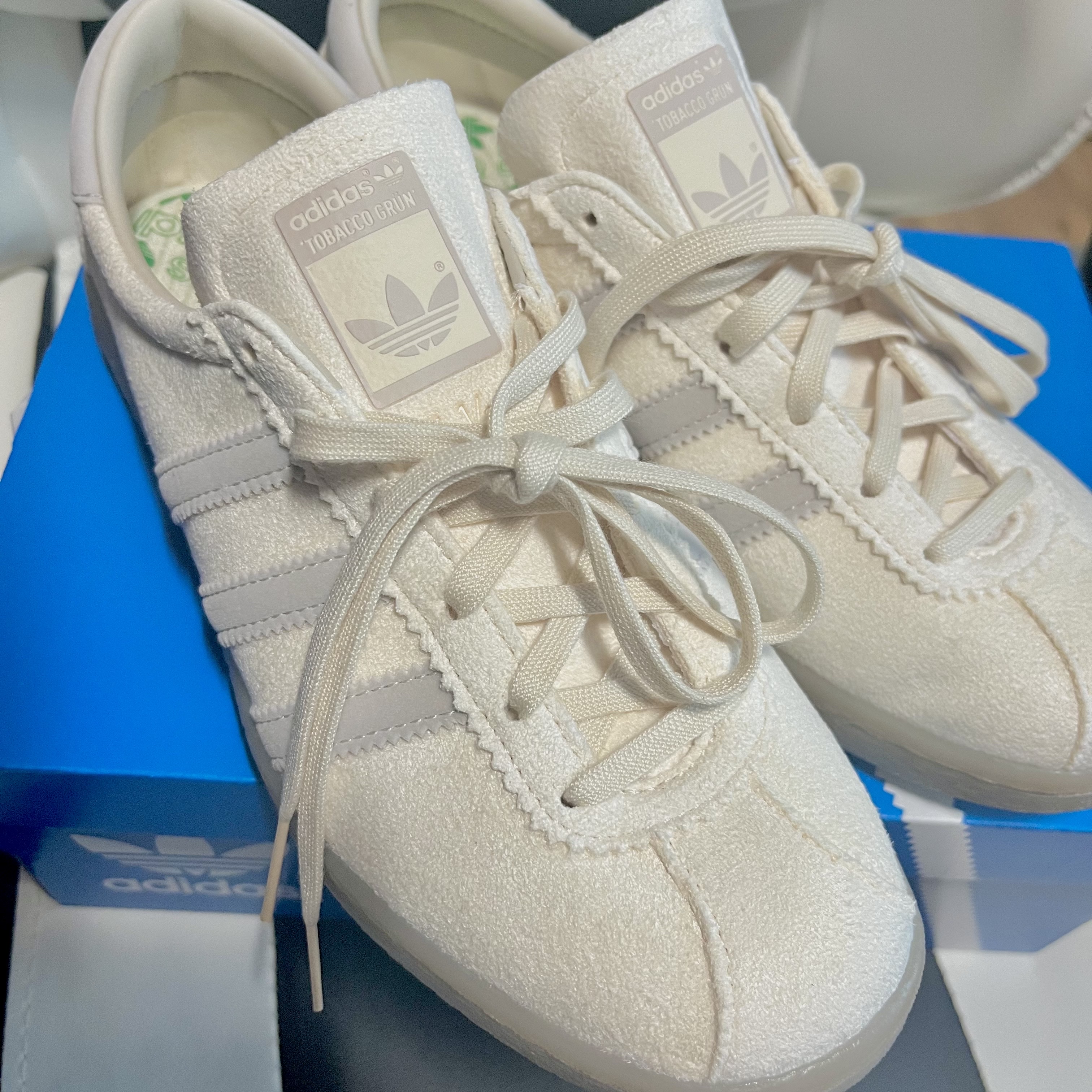 Adidas Tobacco Gruen Cream White Bliss 착용 스타일