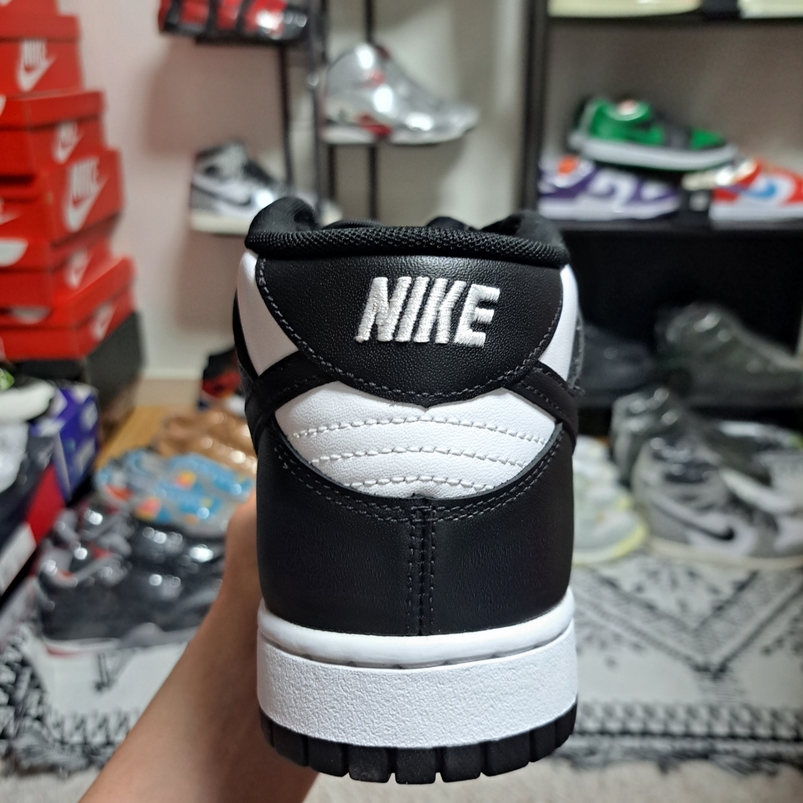 Nike Dunk Mid White Black 착용 스타일 - 2