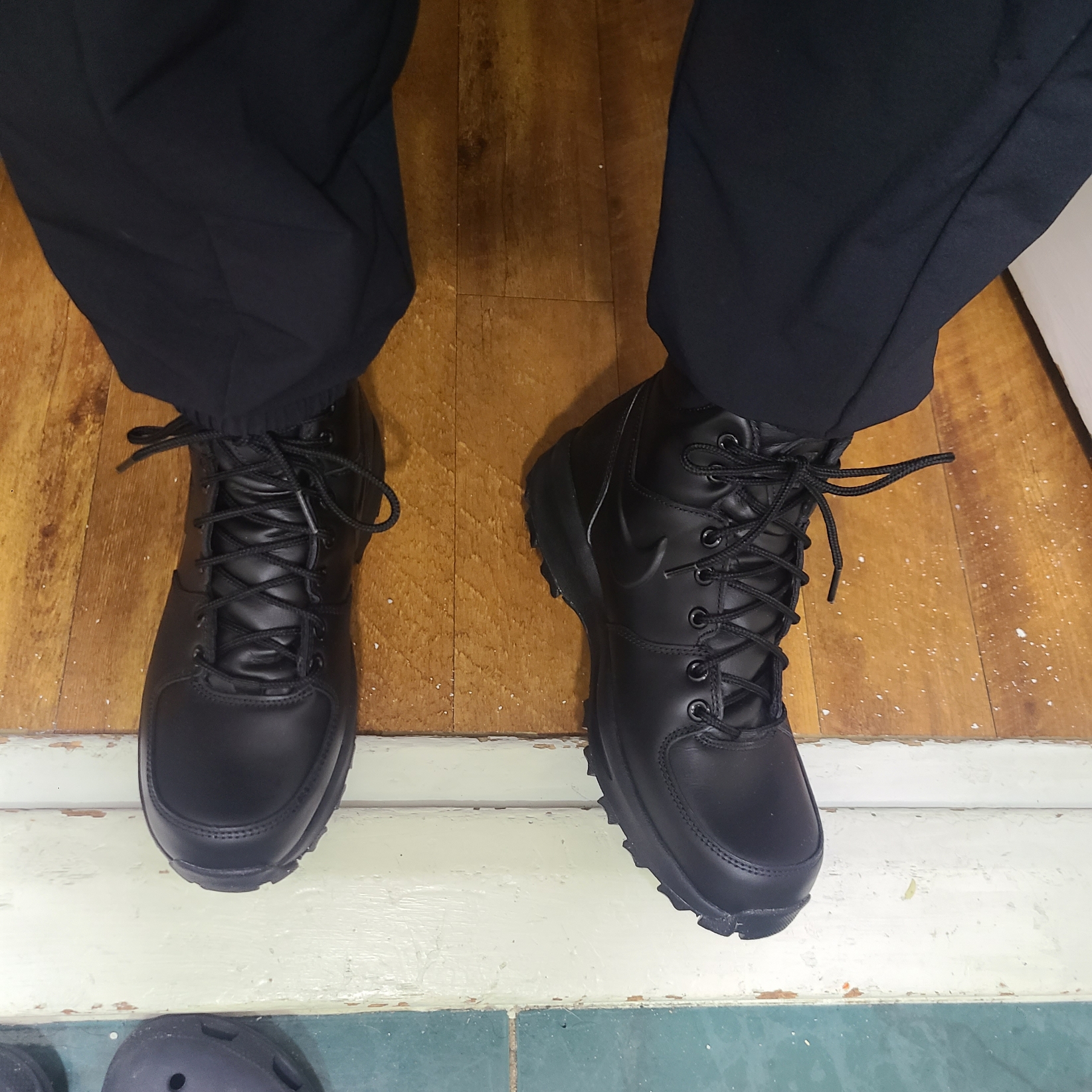 Nike Manoa Leather Black 착용 스타일