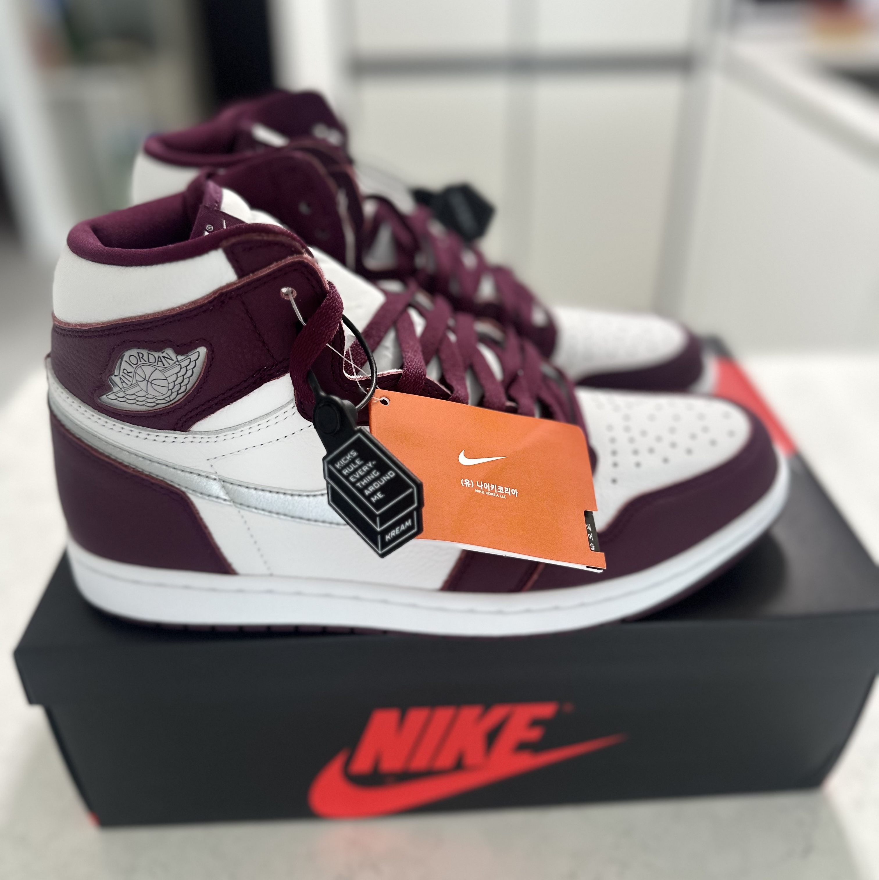 Jordan 1 Retro High OG Bordeaux 착용 스타일 - 3