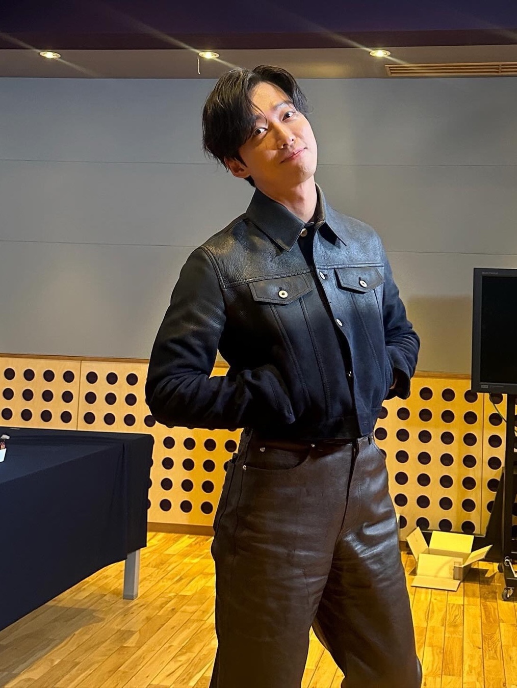 Full of Ssun Gunpocket Leather Jacket Grey, Martine Rose Leather Rider Jacket Black 착용 스타일 - 3