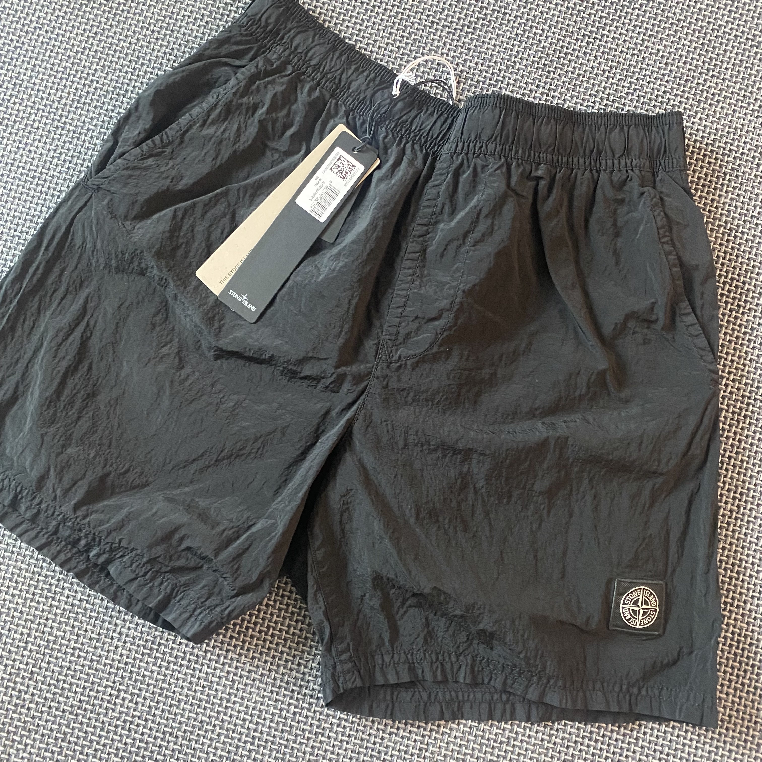 Stone Island B0943 Nylon Metal Swimming Trunk Black - 24SS, Stone Island B0943 Nylon Metal Swimming Trunk Black - 22SS 착용 스타일