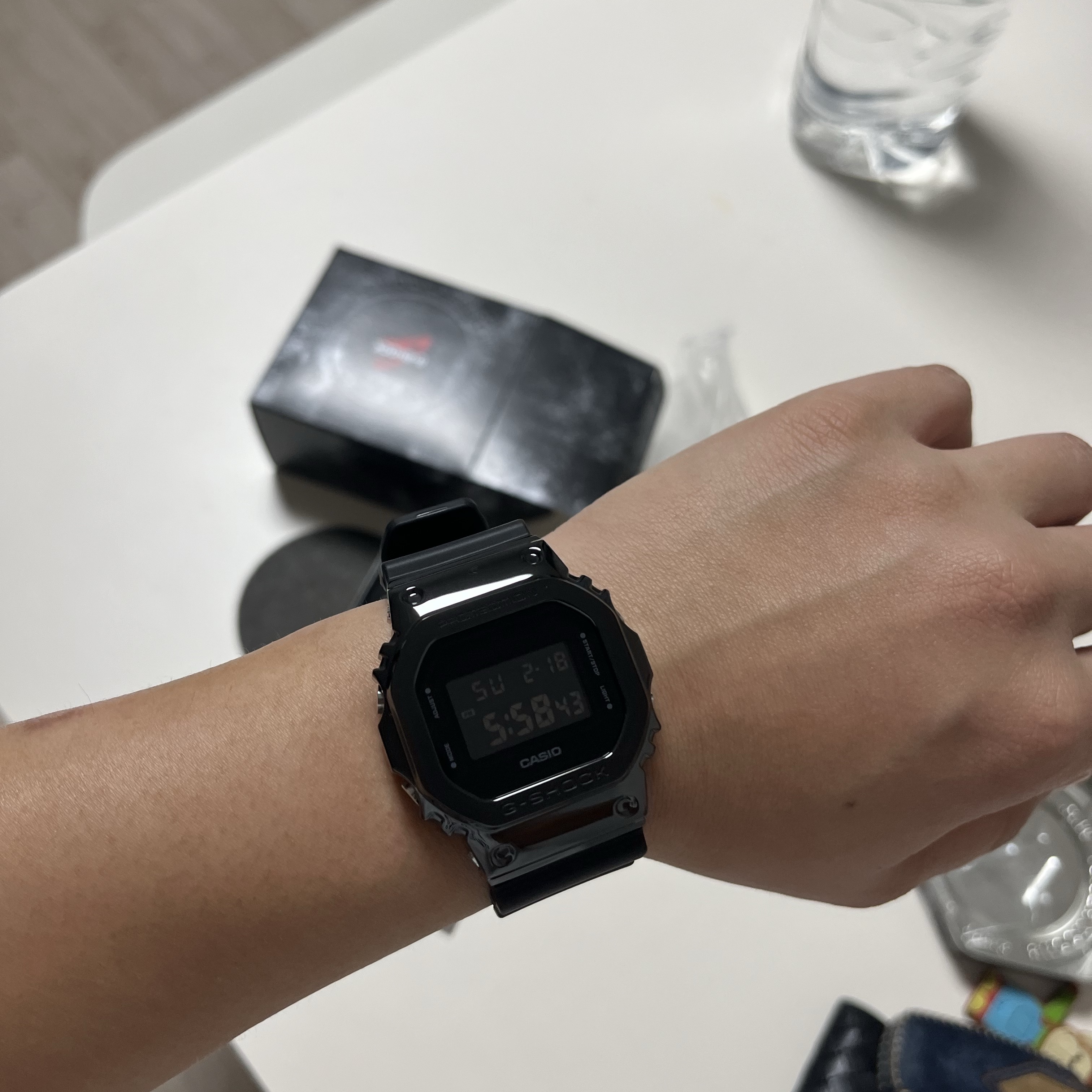 Casio G-Shock GM-5600B-1 착용 스타일