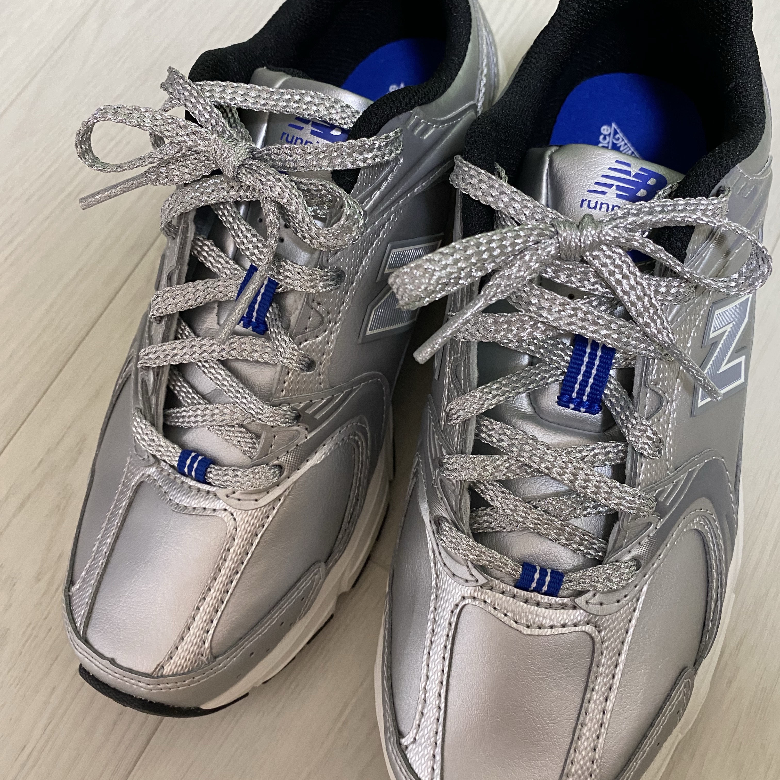 New Balance x Yeseyesee 530 Silver Royal Blue 착용 스타일 - 4