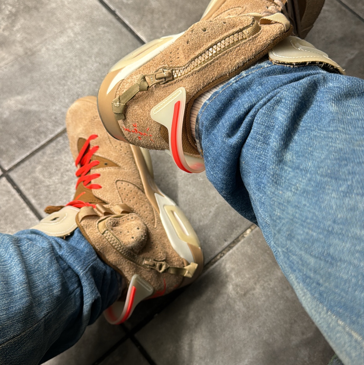 Jordan 6 x Travis Scott Retro SP British Khaki 착용 스타일