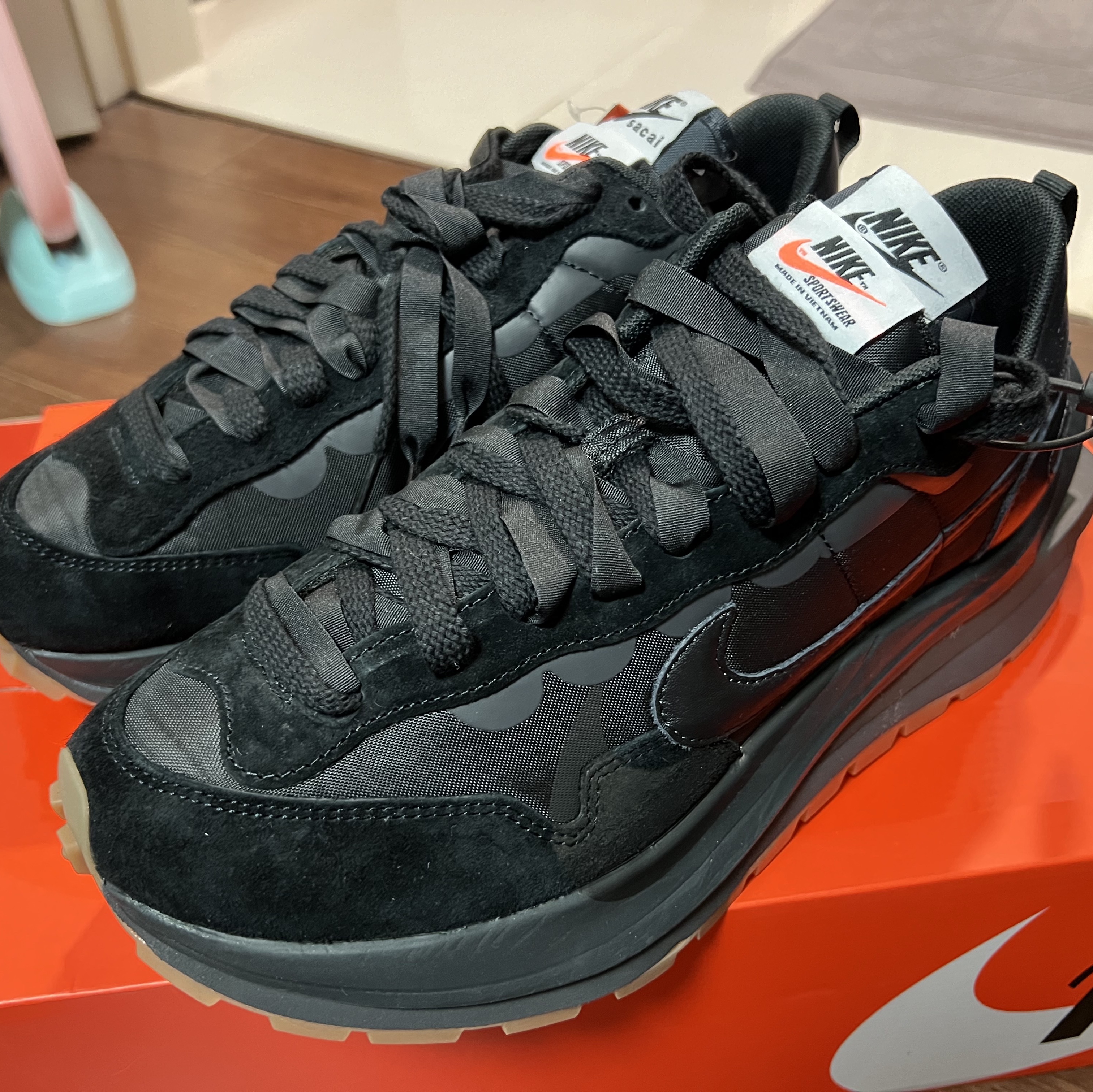 Nike x Sacai VaporWaffle Black and Gum 착용 스타일