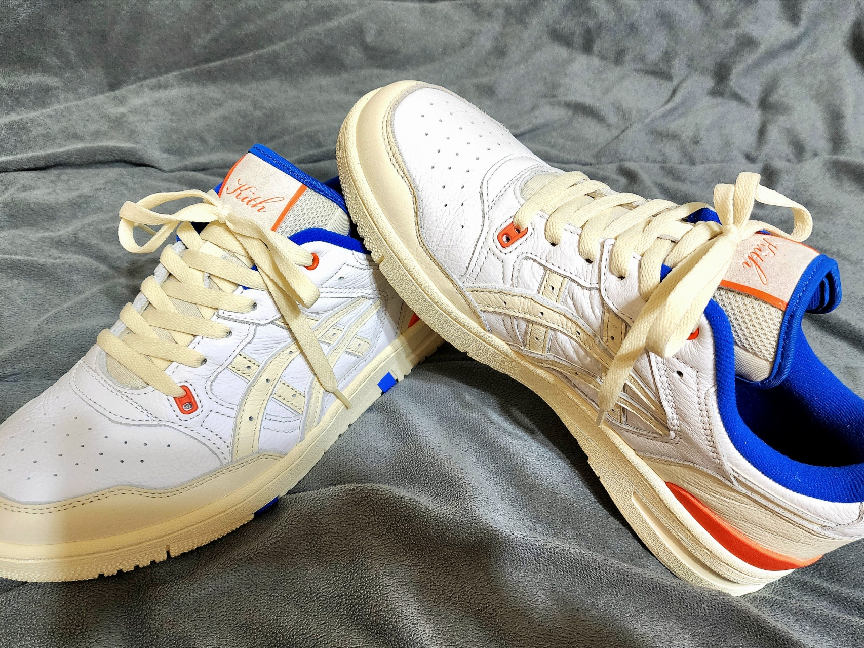 New Balance 990v2 Made in USA Navy Sea Salt, Asics x Ronnie Fieg EX89 White Sweet Corn 착용 스타일 - 4