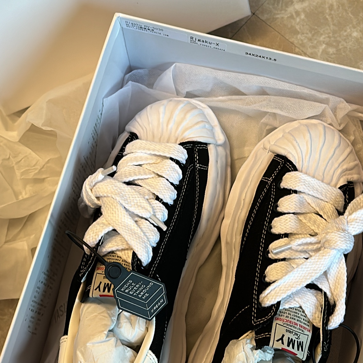 Maison Mihara Yasuhiro Blakey OG Sole Canvas Low-top Sneakers Black White 착용 스타일