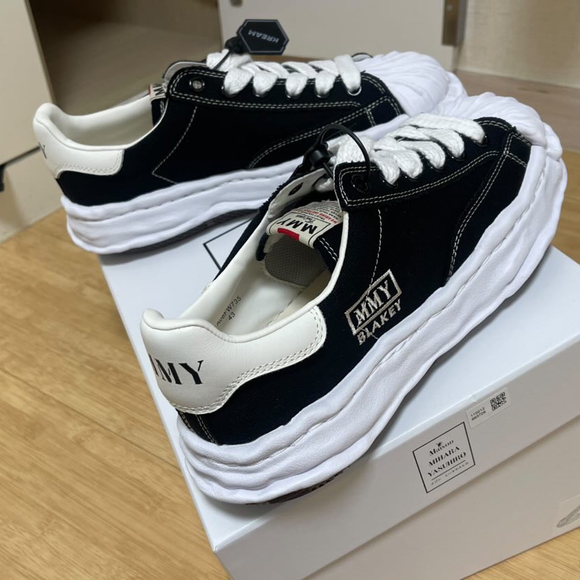 Maison Mihara Yasuhiro Blakey OG Sole Canvas Low-top Sneakers Black White 착용 스타일