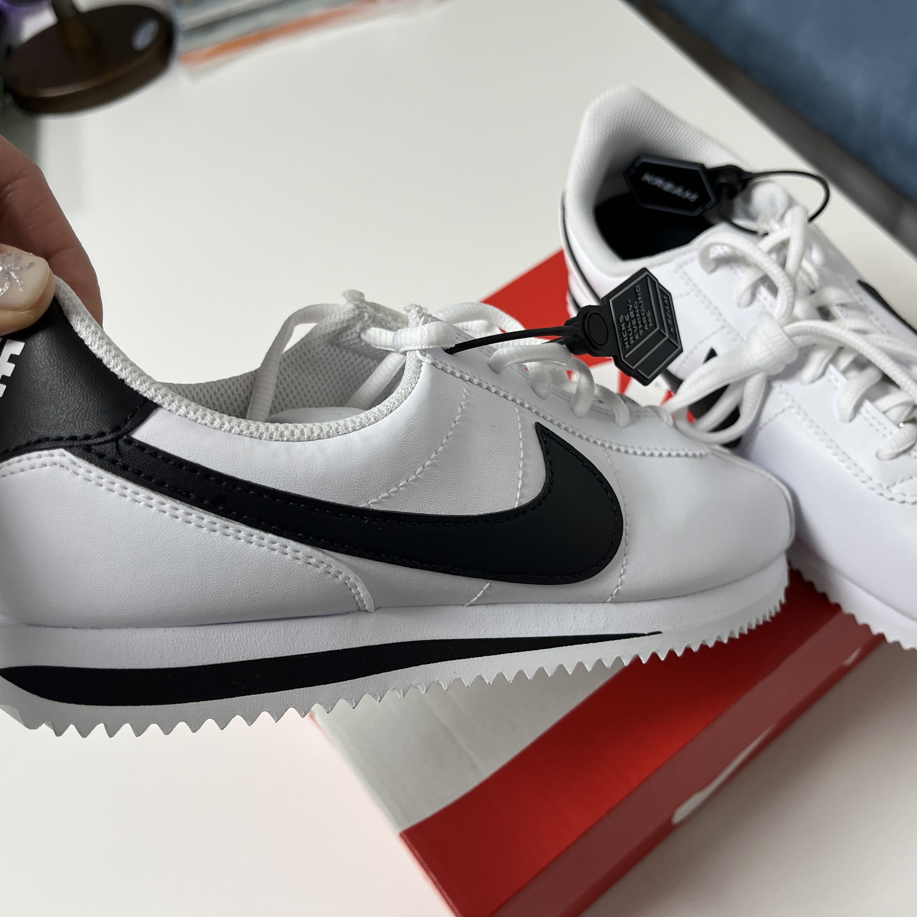 (GS) Nike Cortez Basic SL White Black 착용 스타일 - 6
