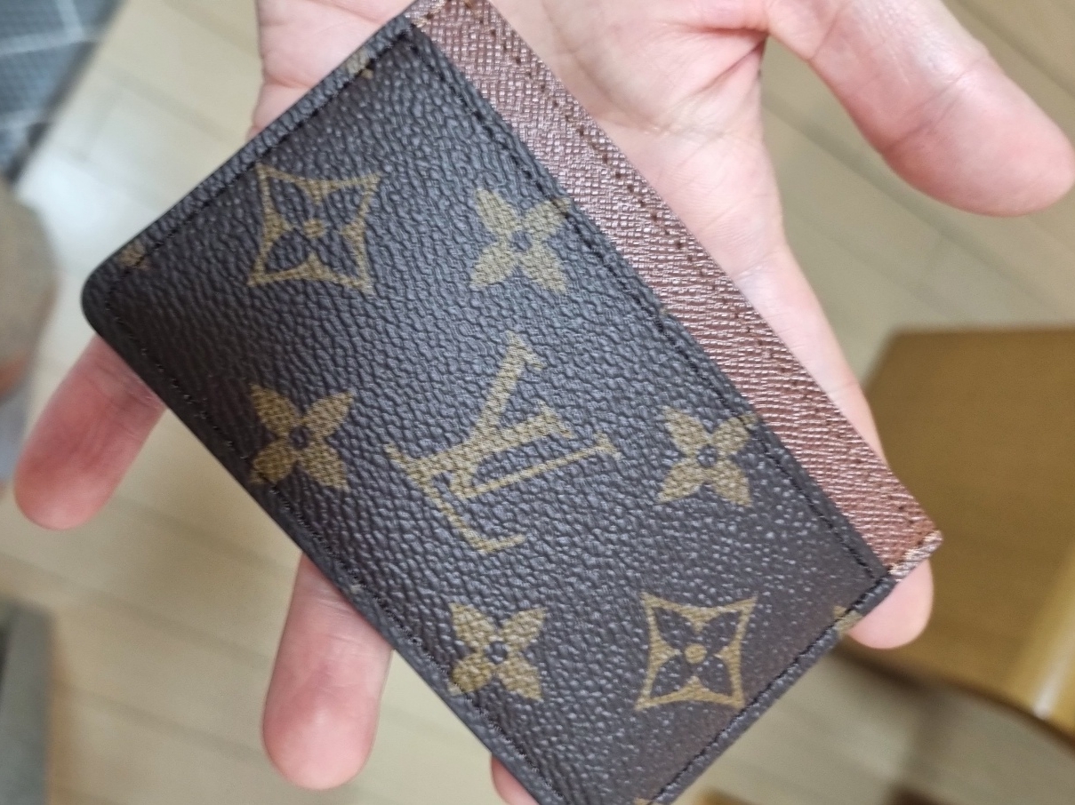 Louis Vuitton Card Holder Monogram Armagnac 착용 스타일