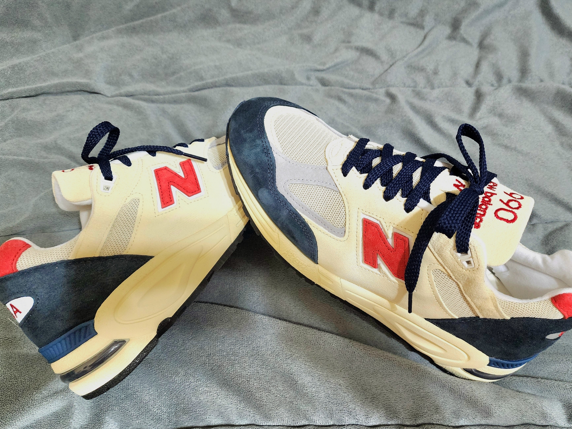 New Balance 990v2 Made in USA Navy Sea Salt, Asics x Ronnie Fieg EX89 White Sweet Corn 착용 스타일 - 3