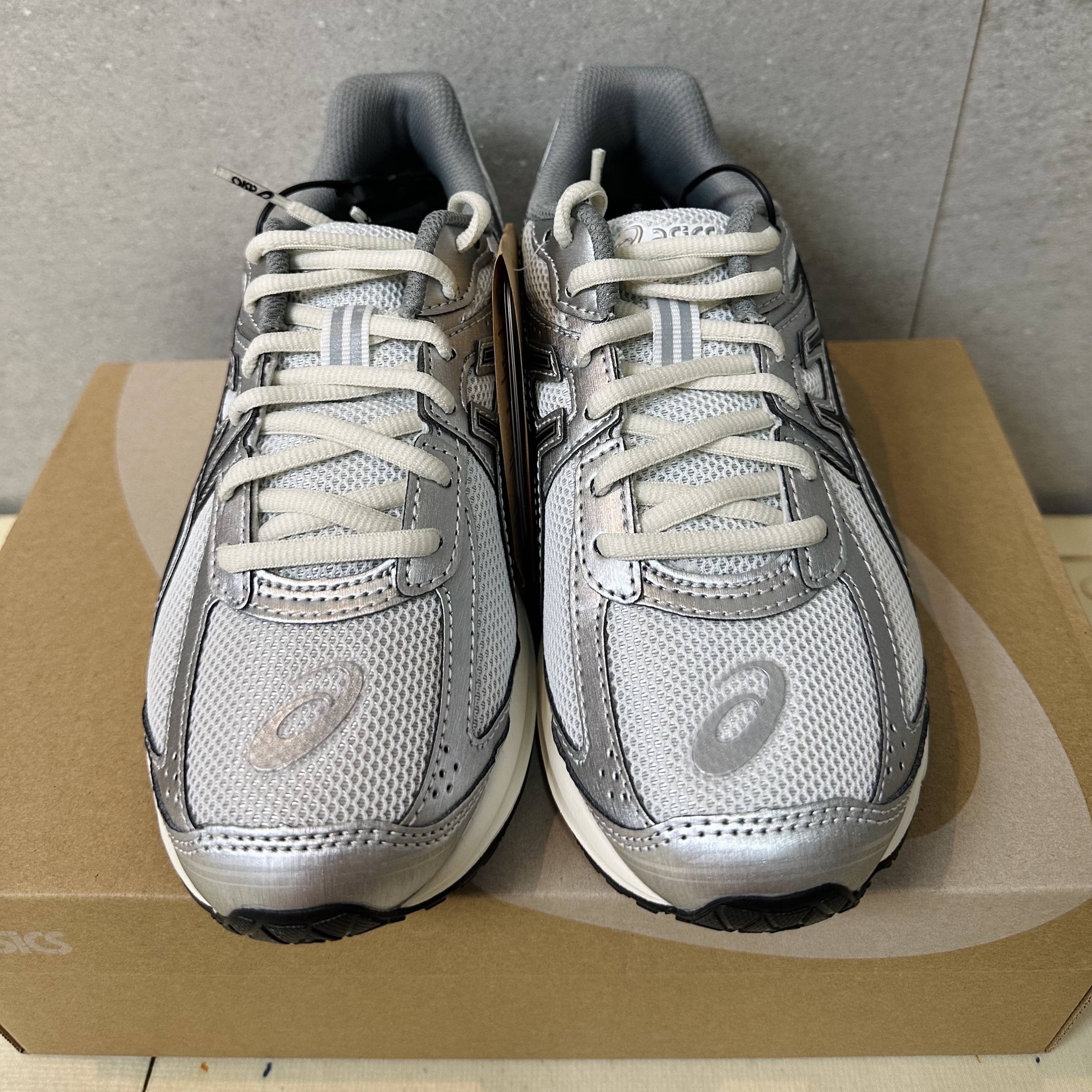 Asics Jog 100 S White Black - 2E Wide 착용 스타일 - 3