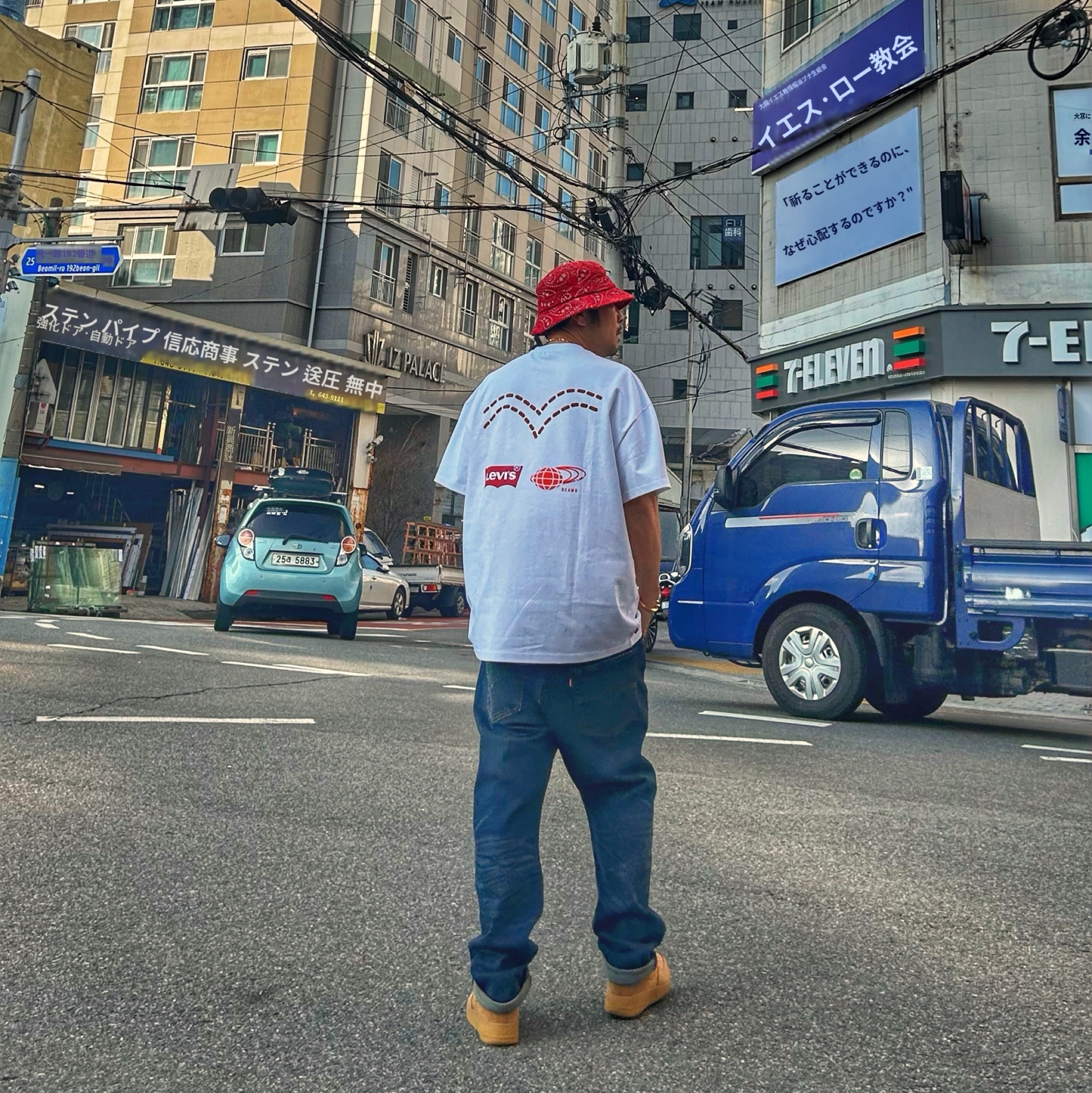 Supreme Velvet Paisley Boonie Red - 23FW, Levi's x Beams Stay Loose T-Shirt White Multi 착용 스타일 - 2