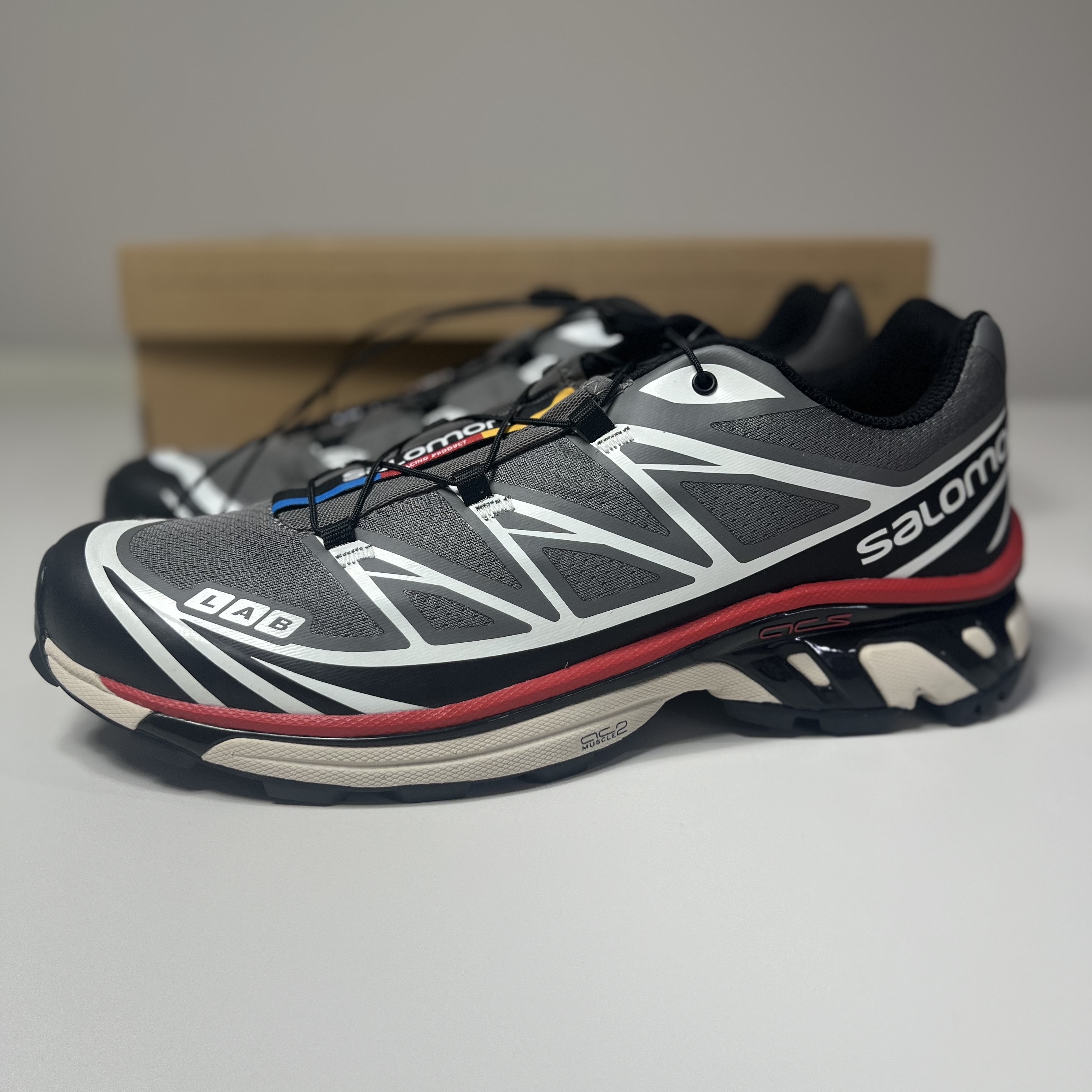 Salomon XT-6 Pewter Aurora Red 착용 스타일