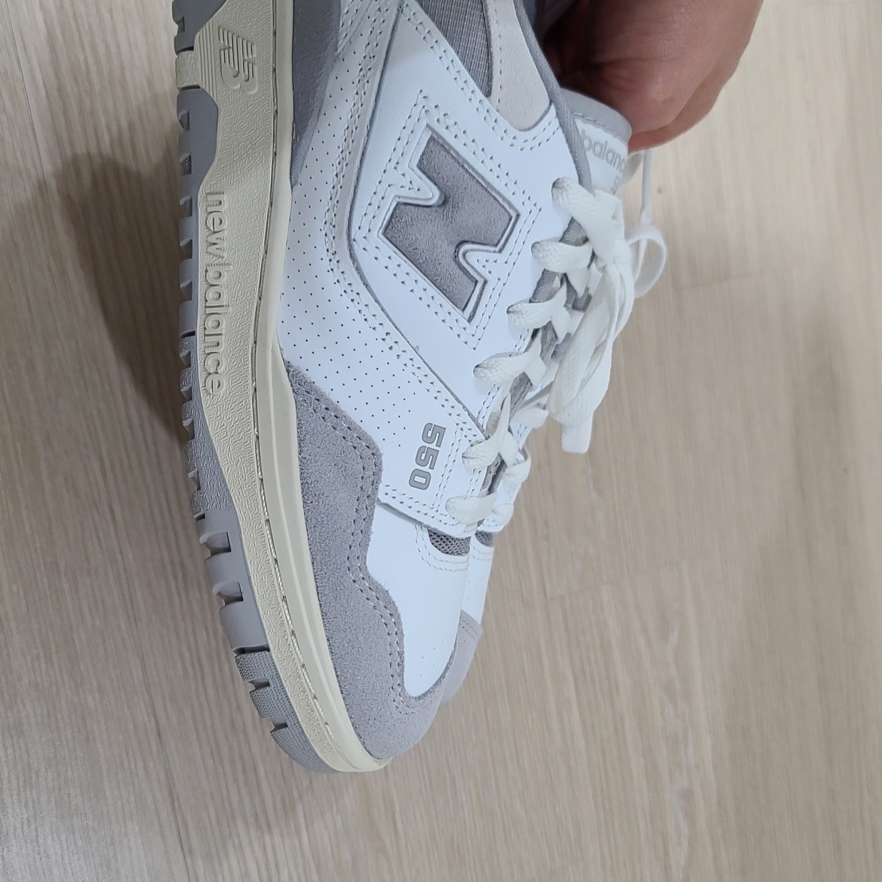 New Balance 550 White Rain Cloud - 2E Wide 착용 스타일