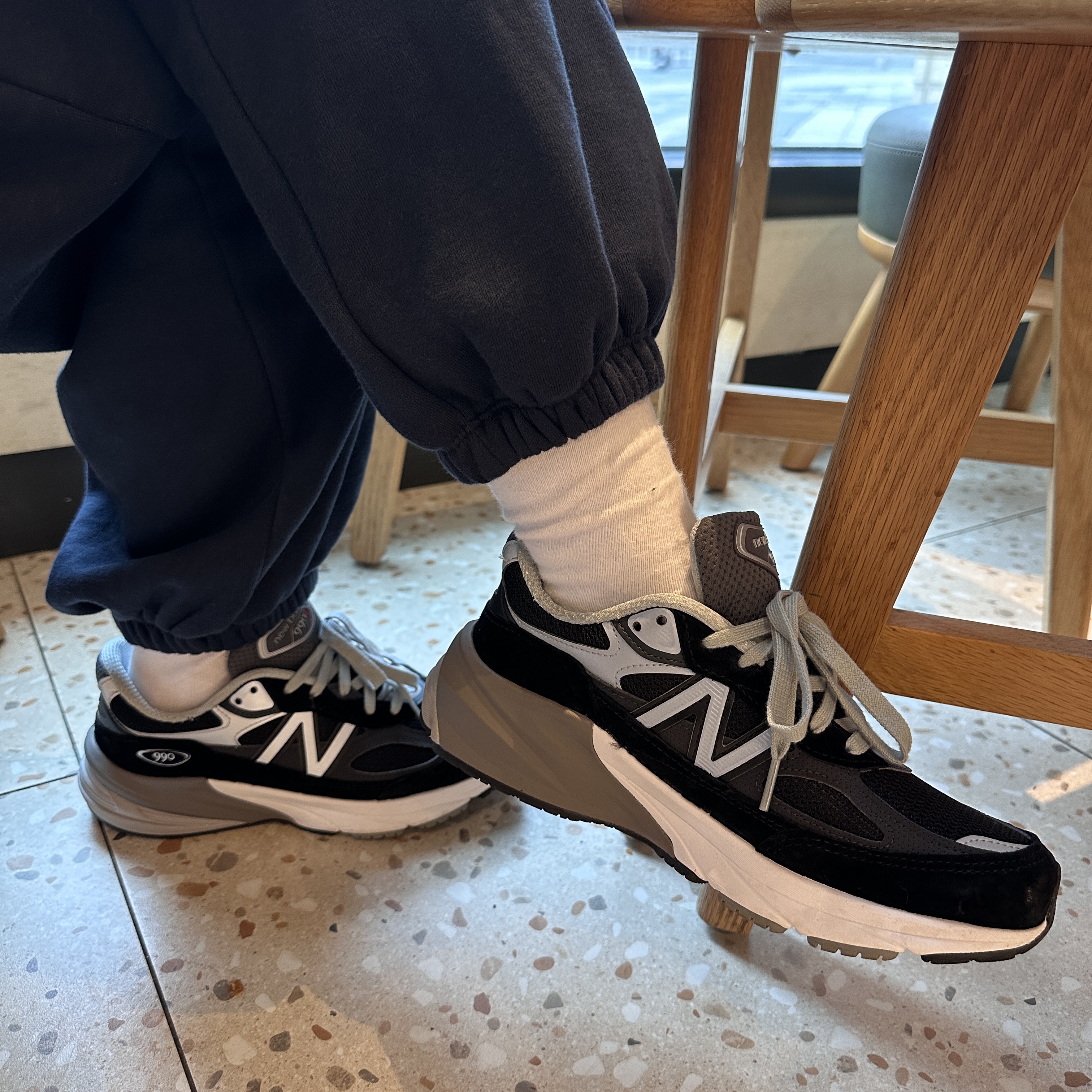 (W) New Balance 990v6 Made in USA Black White - B Standard 착용 스타일