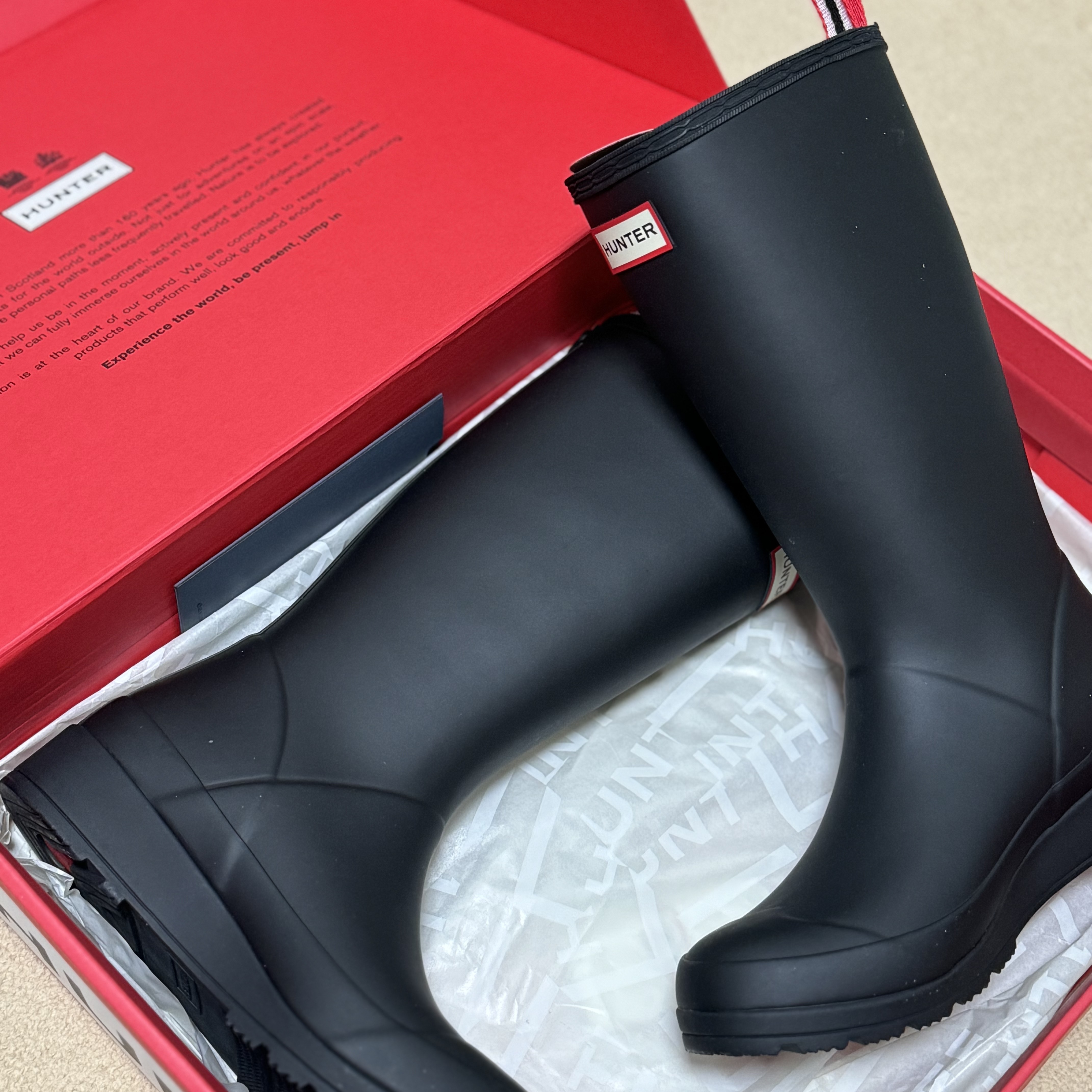 (W) Hunter Play Tall Wellington Rain Boots Black 착용 스타일