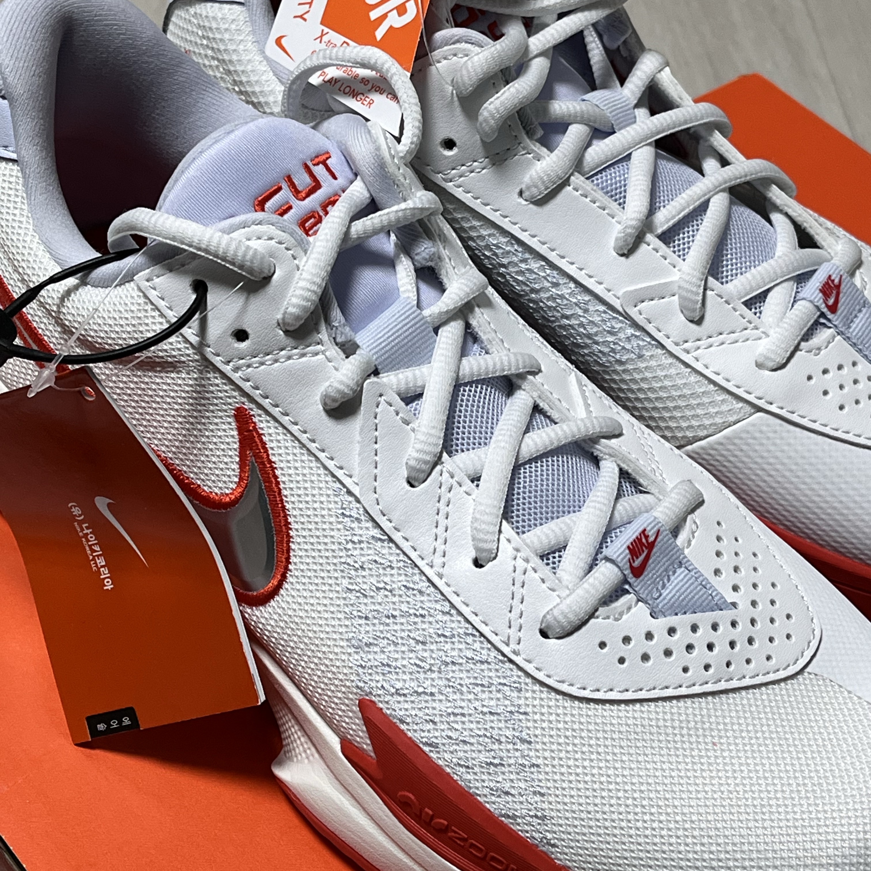 Nike Air Zoom GT Cut Academy EP Summit White Picante Red 착용 스타일 - 1