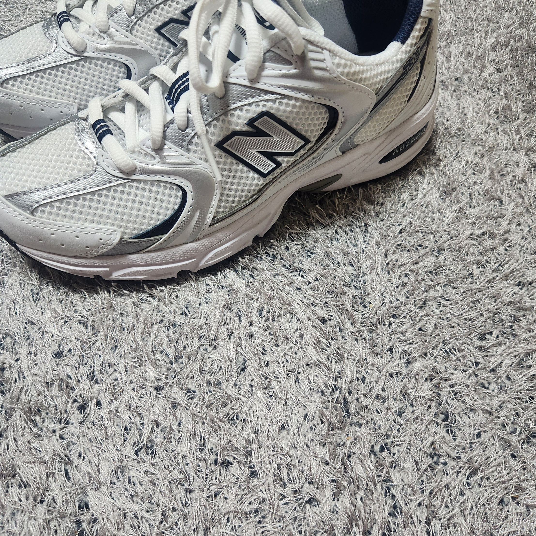 New Balance 530 White 착용 스타일 - 2