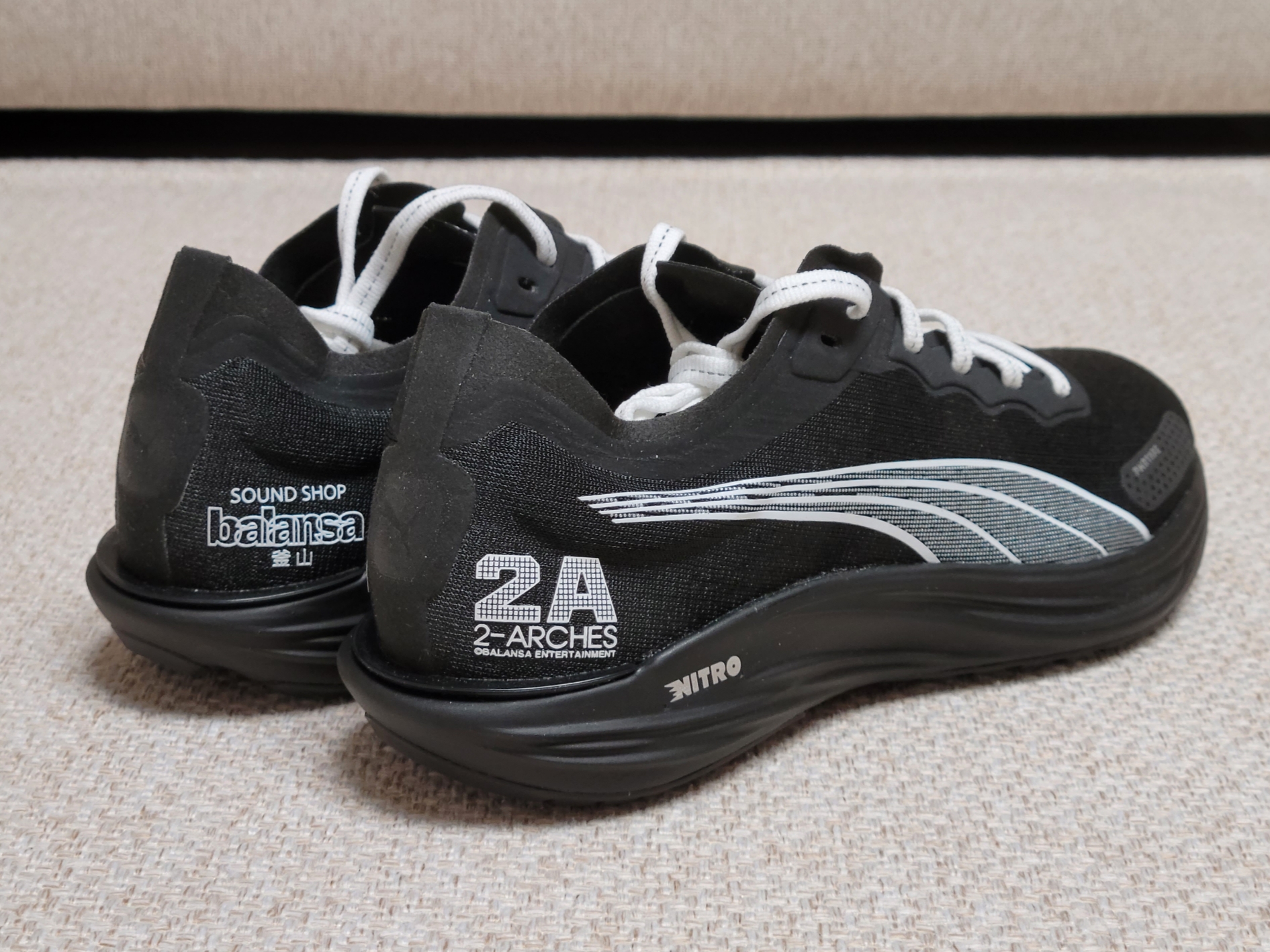 (W) Puma x Balansa Liberate Nitro 2 Black White 착용 스타일 - 2