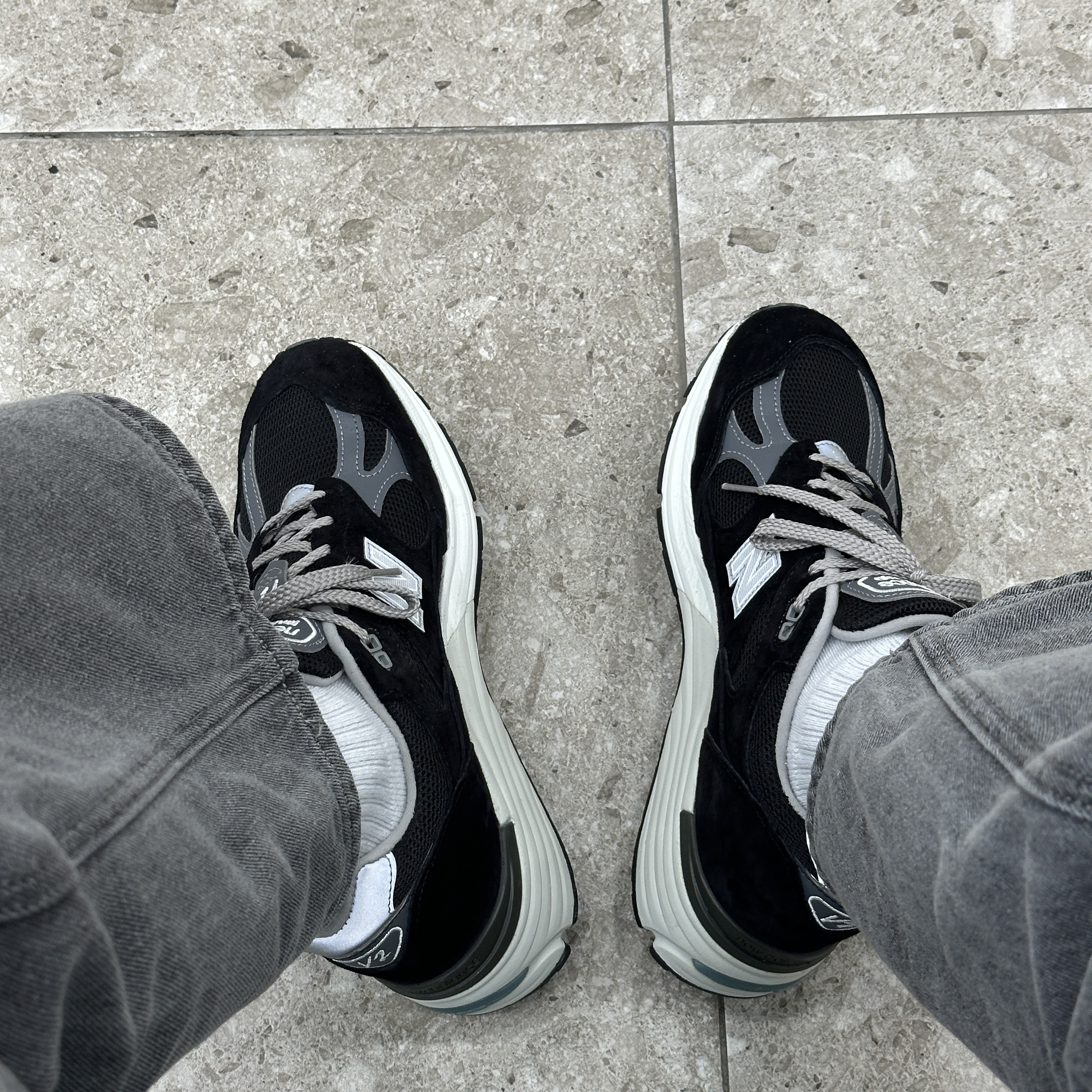 New Balance 991v2 Made in UK Black 착용 스타일 - 2