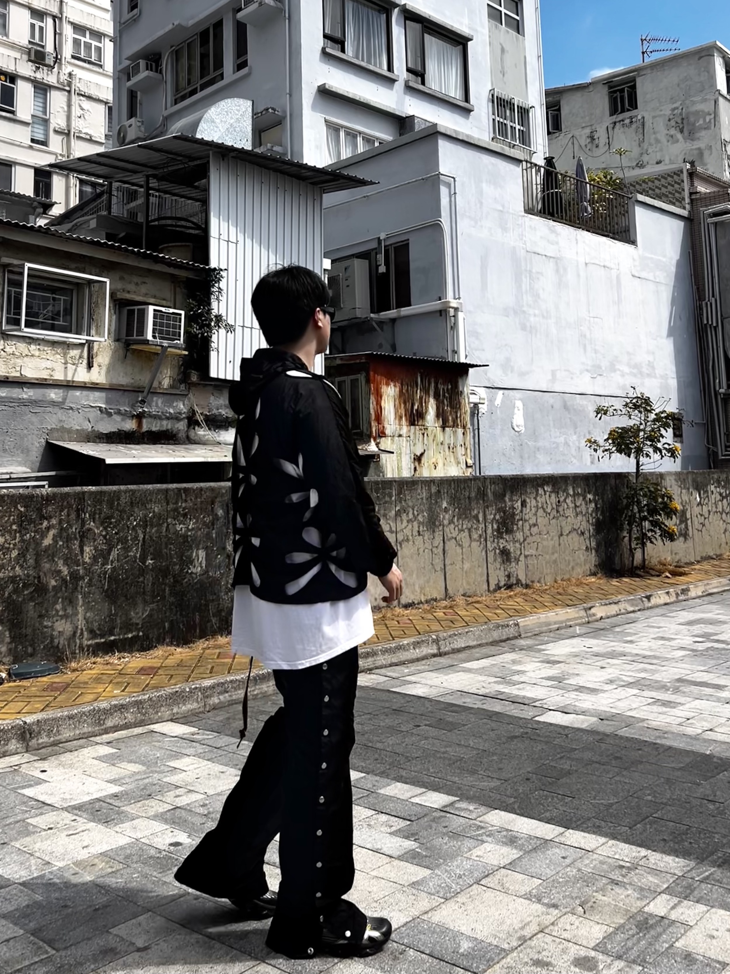 Asics x Kiko Kostadinov Gel-Quantum Levitrack Meteorite, Stussy x Rick Owens 40 WT T-Shirt 착용 스타일