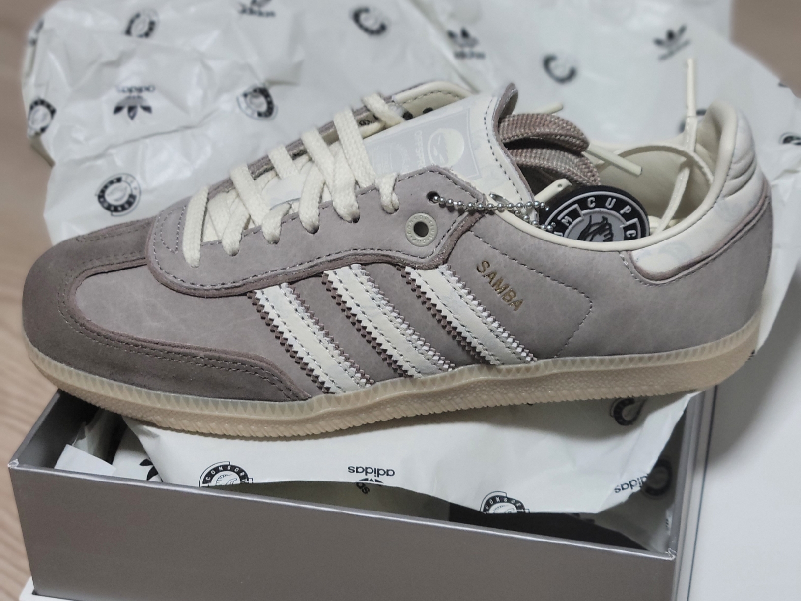 Adidas x Offspring Samba Consortium Cup Pantone Clay 착용 스타일