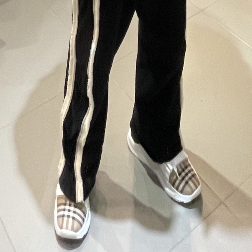 Burberry Vintage Check Suede Leather Sneakers Archive Beige 착용 스타일