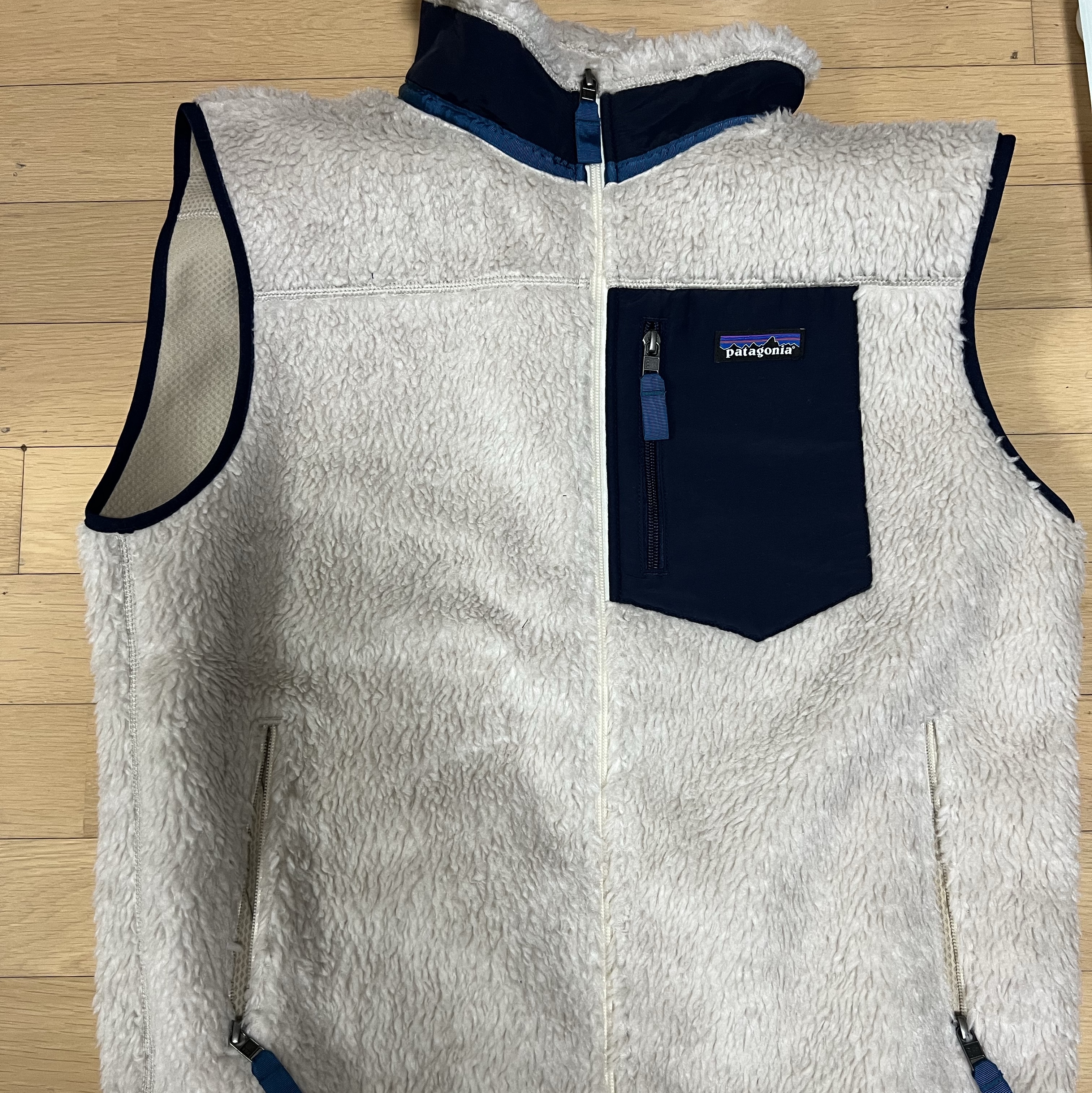 Patagonia Classic Retro-X Vest Natural 착용 스타일
