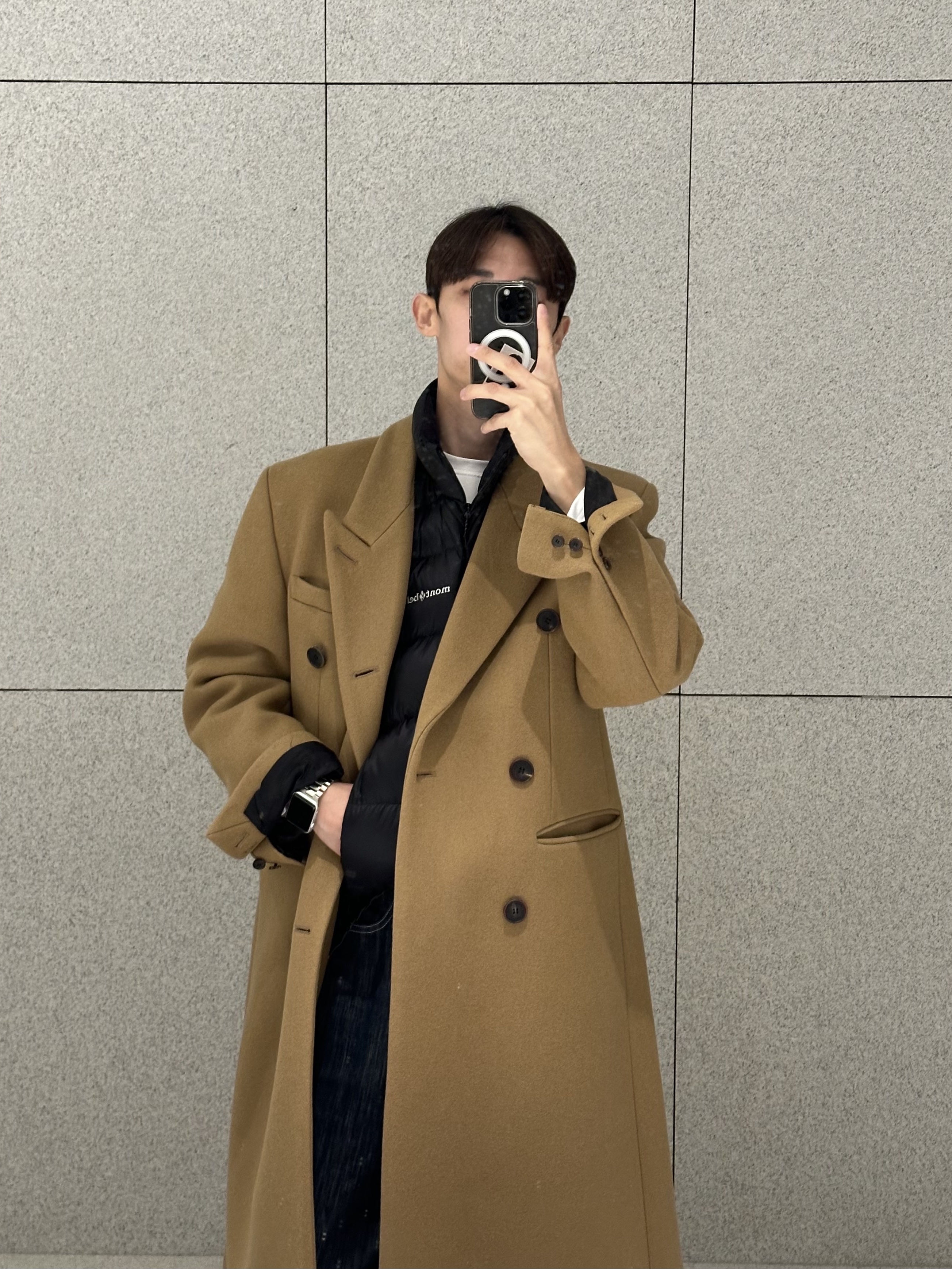 [KREAM 단독] STU Overfit Double Coat Camel, Montbell Superior Down Jacket Black 착용 스타일