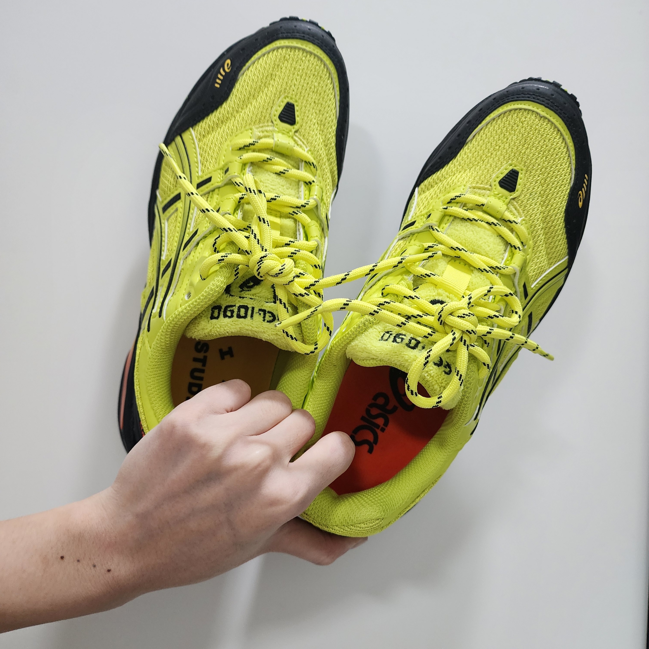 Asics x IAB Studio Gel-1090 Lime 착용 스타일 - 2