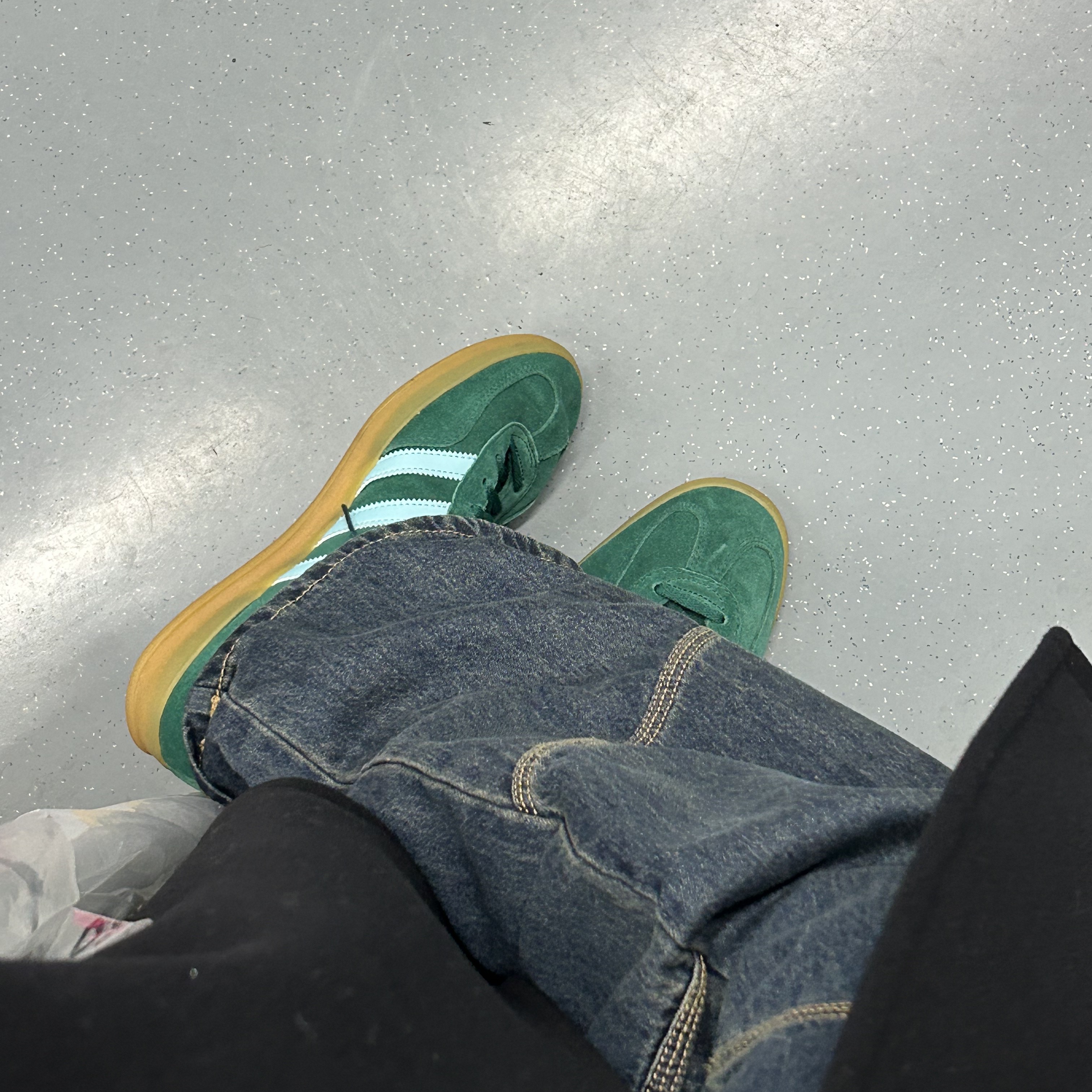 Adidas Gazelle Indoor Collegiate Green Hazy Sky 착용 스타일 - 4
