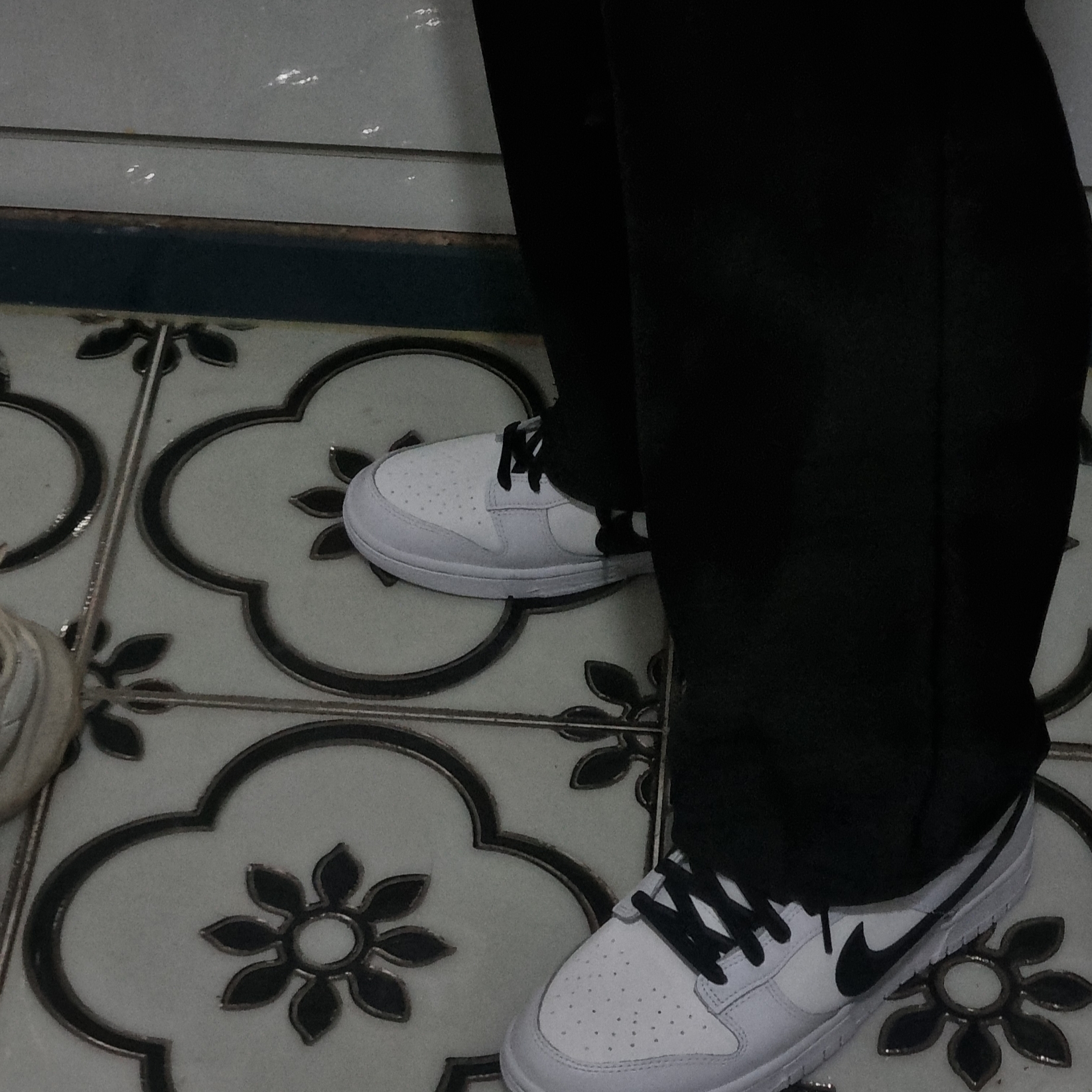 Nike Dunk Low Retro Summit White 착용 스타일
